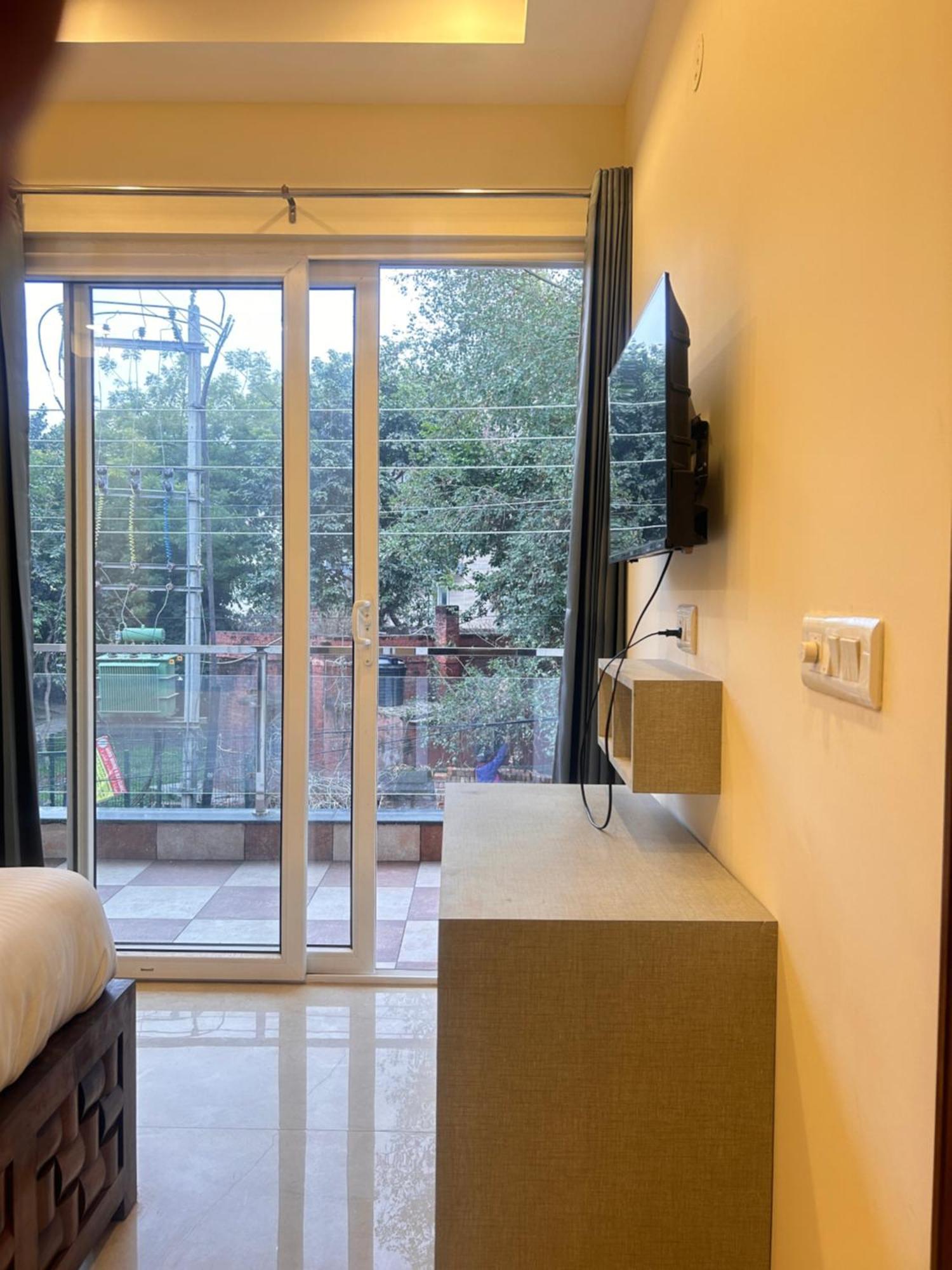 Hotel Lime Tree Service - Medanta Medicity, Gurgaon