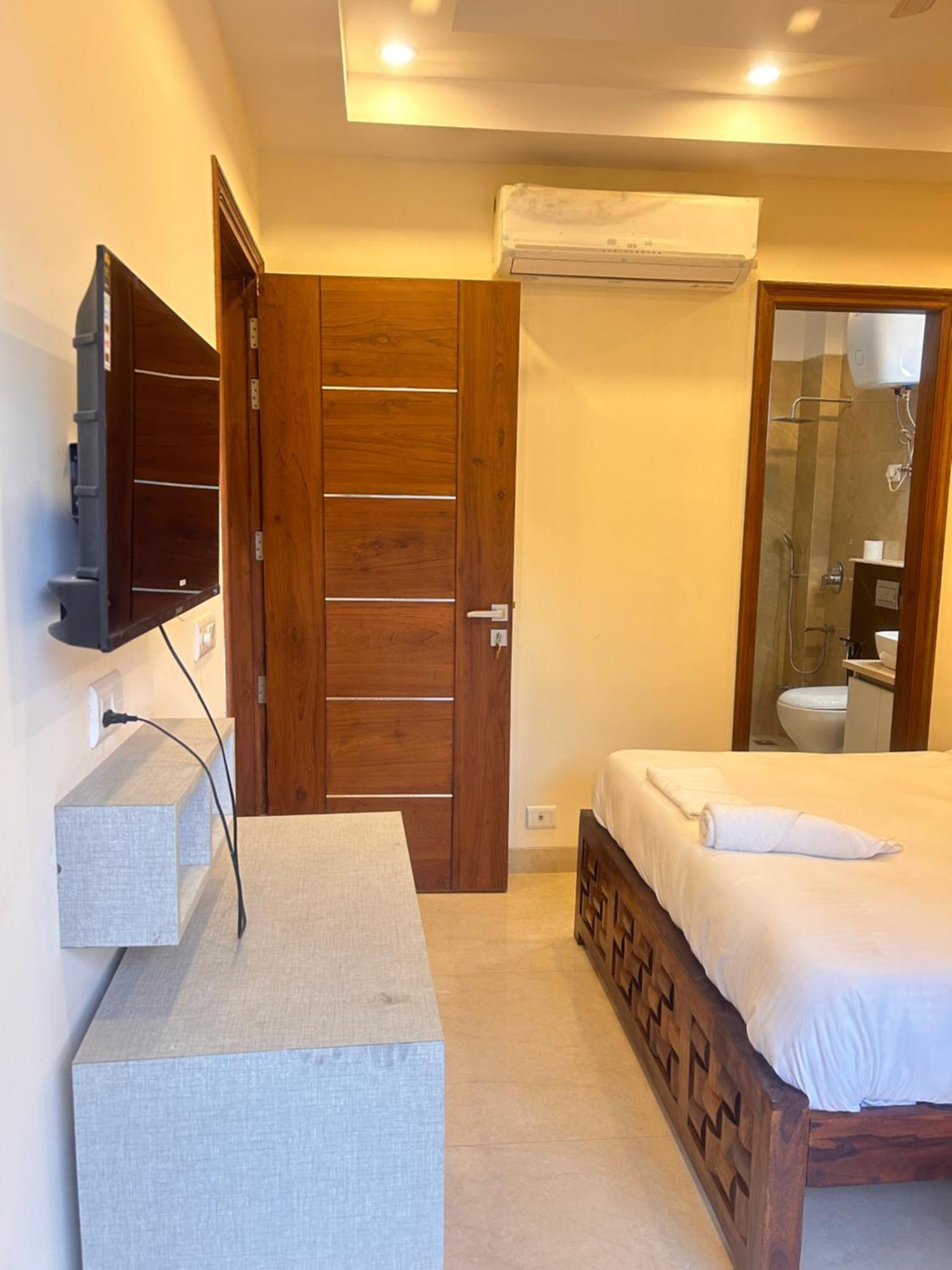 Lime Tree Service - Medanta Medicity, 3*