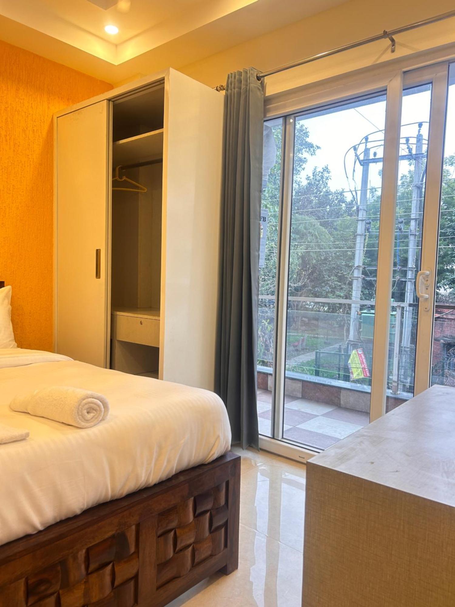 Lime Tree Service - Medanta Medicity, Hotel 3*