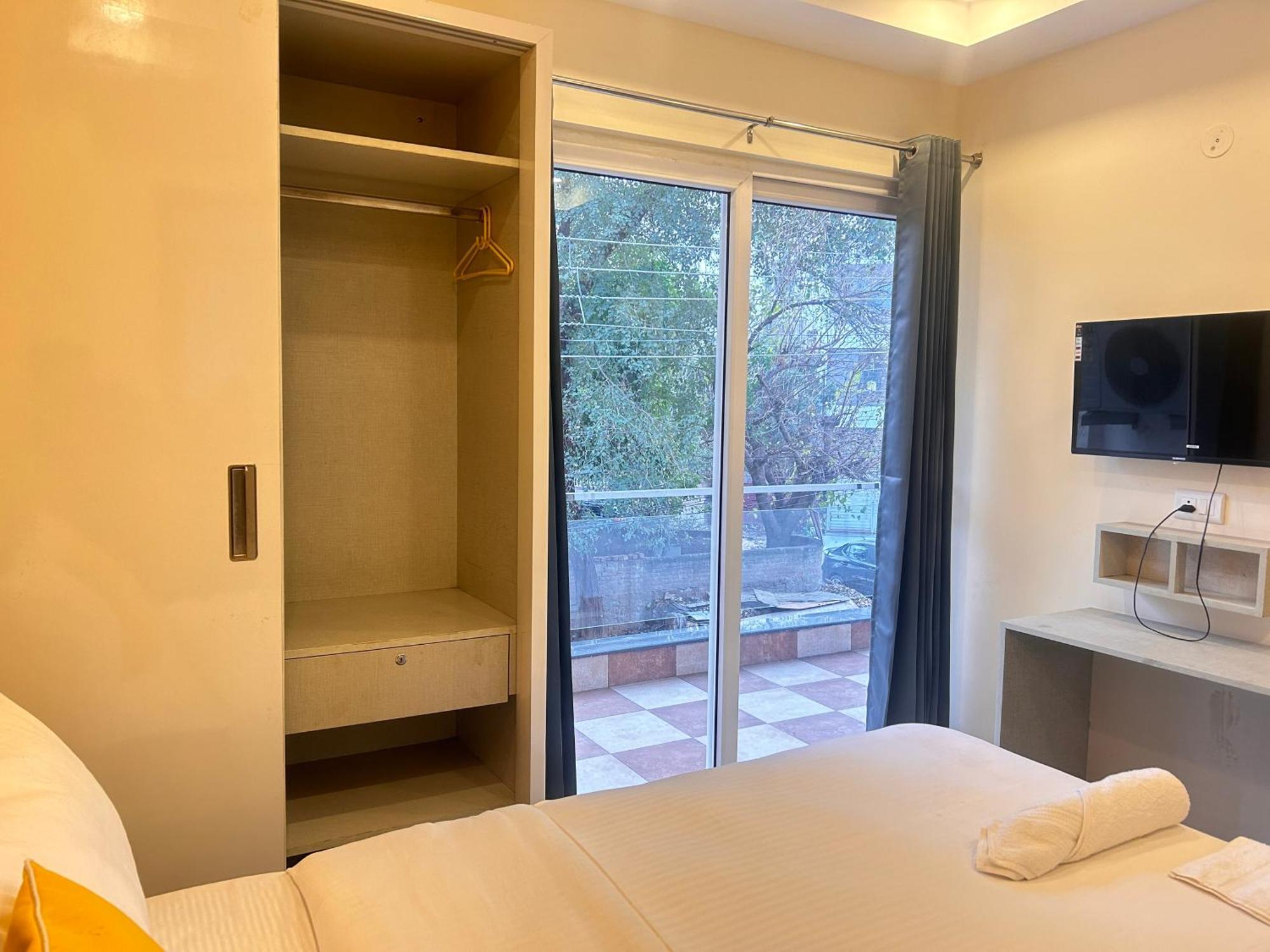 Hotel Lime Tree Service - Medanta Medicity, Gurgaon