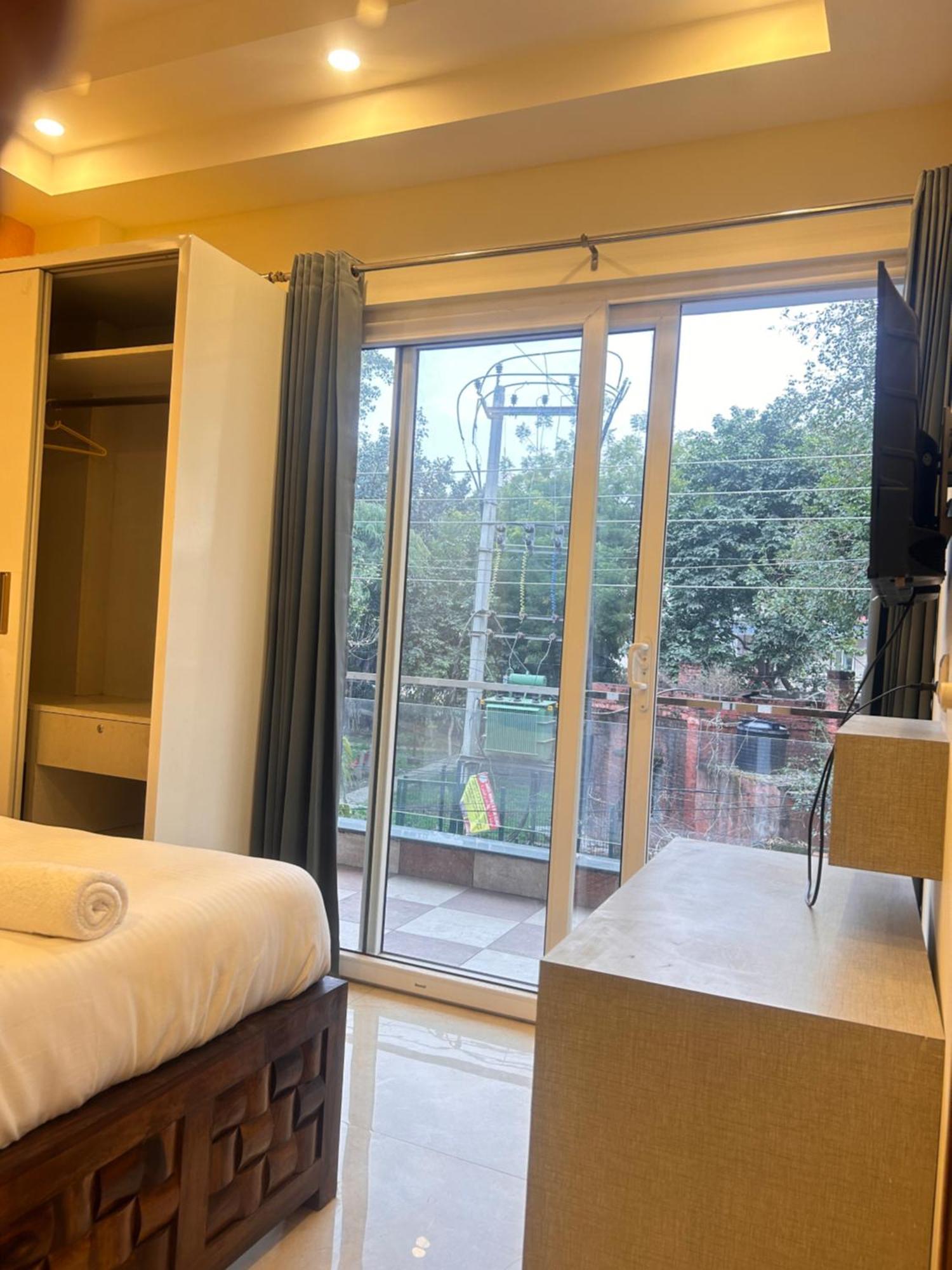 Hotel Lime Tree Service - Medanta Medicity, Gurgaon