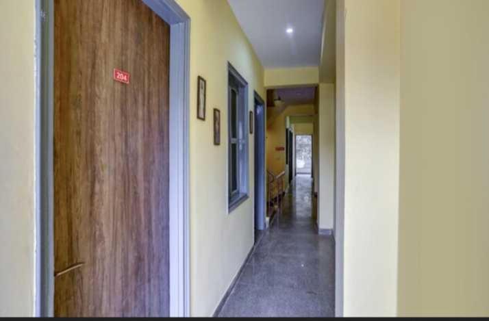 Hotel O Yeti Near Appu Ghar Gurgaon