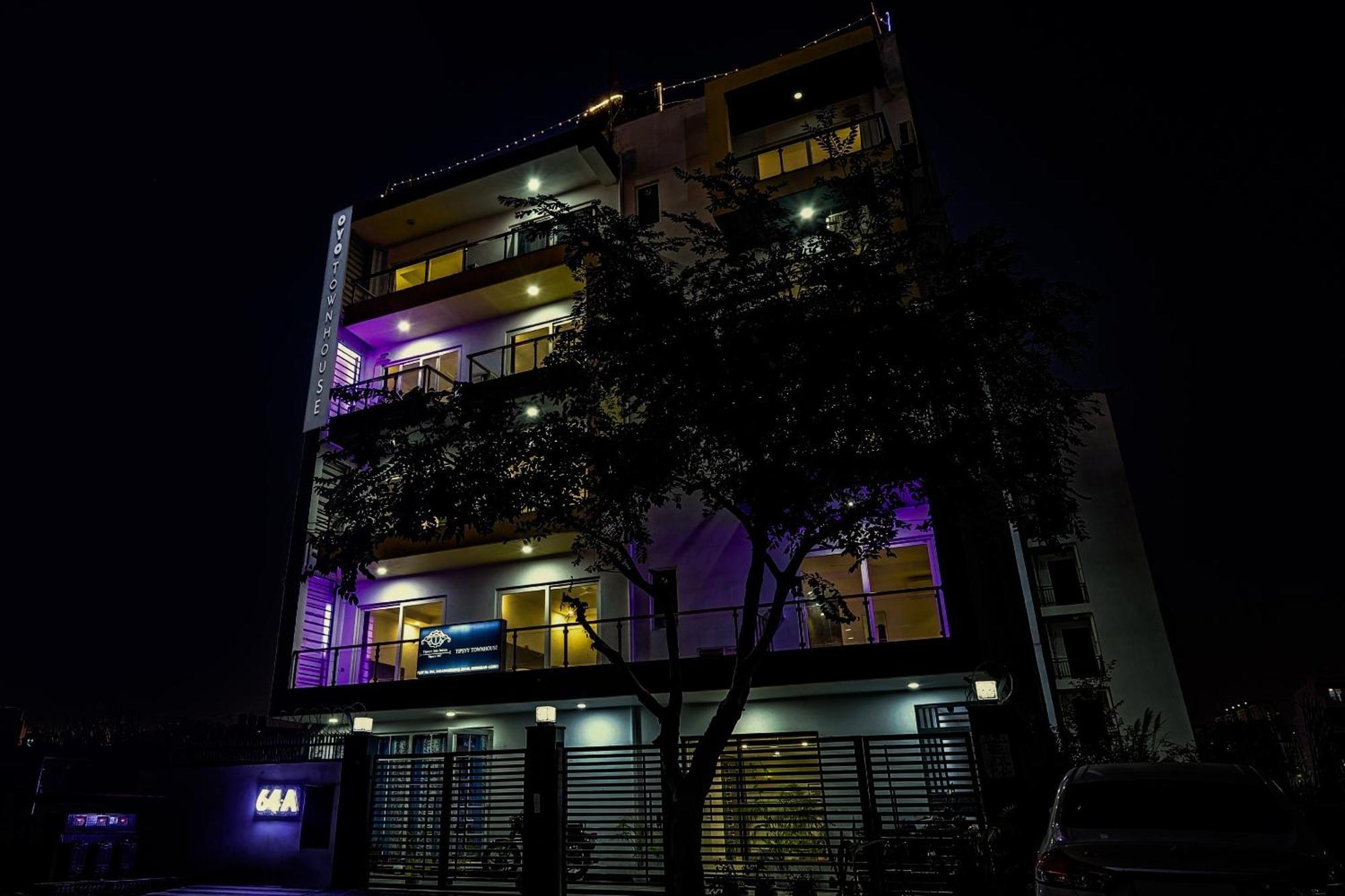 Super Townhouse Tipsyy Near Bestech Square Mall Hotel Gurgaon
