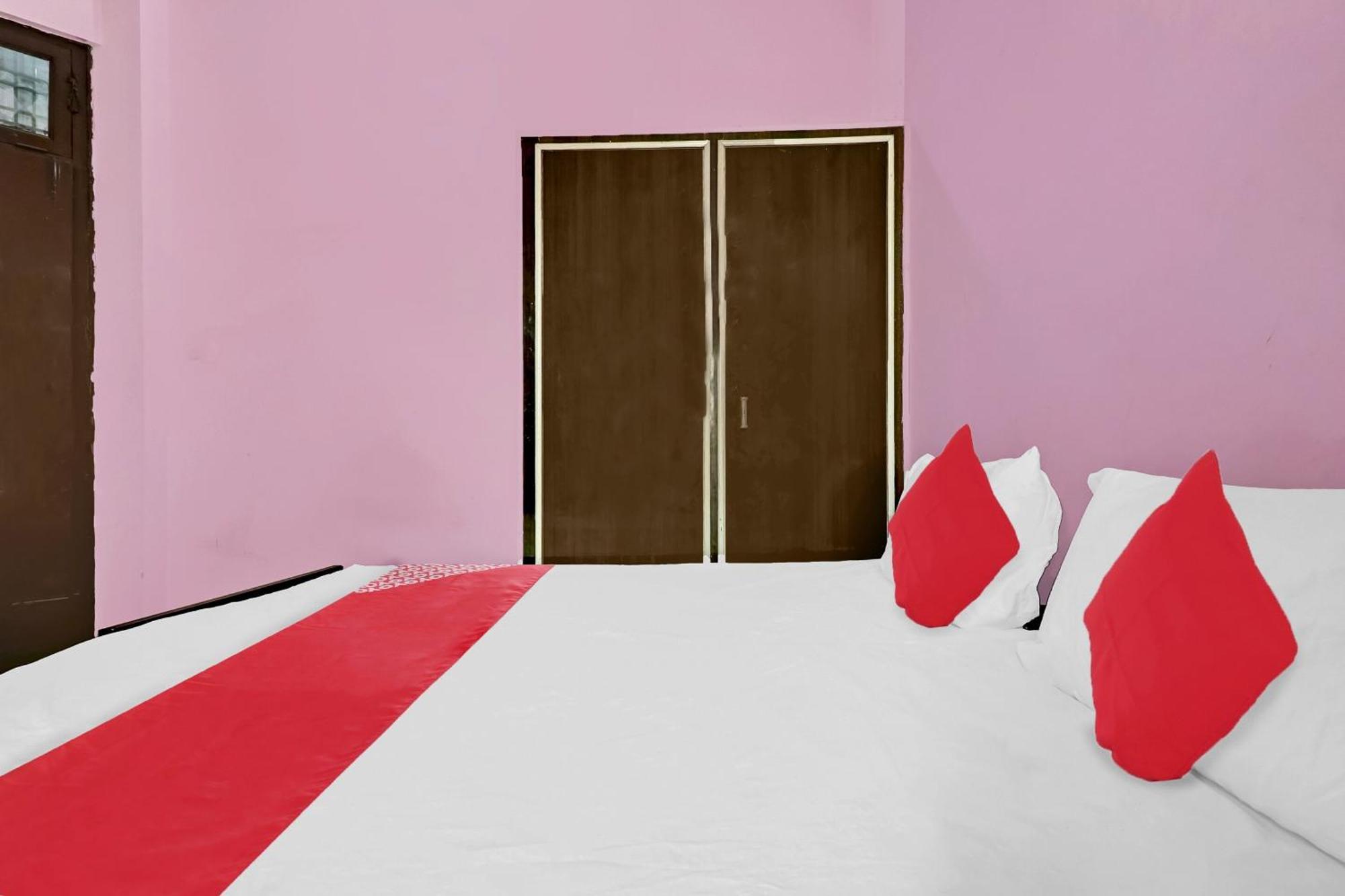 O Ratna Mahal & Pg Near Inox Dreamz Hotel
