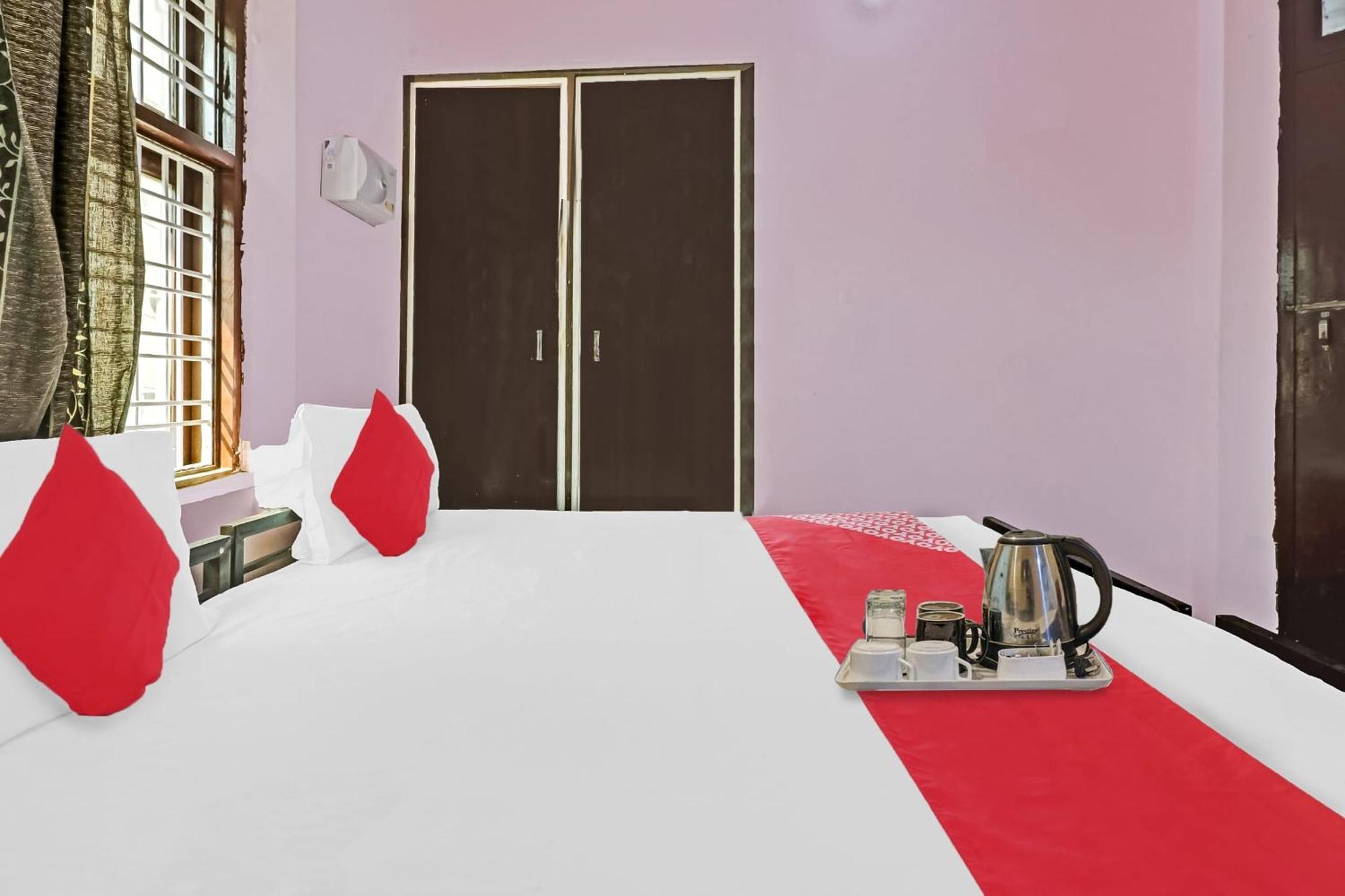 Hotel O Ratna Mahal & Pg Near Inox Dreamz