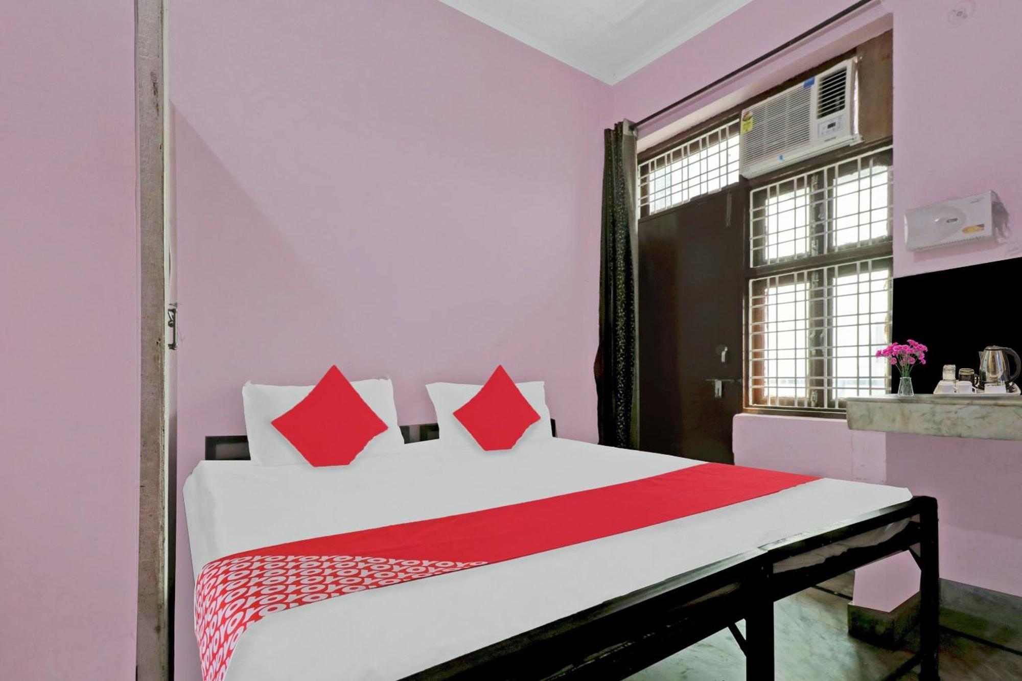 O Ratna Mahal & Pg Near Inox Dreamz Hotel Gurgaon