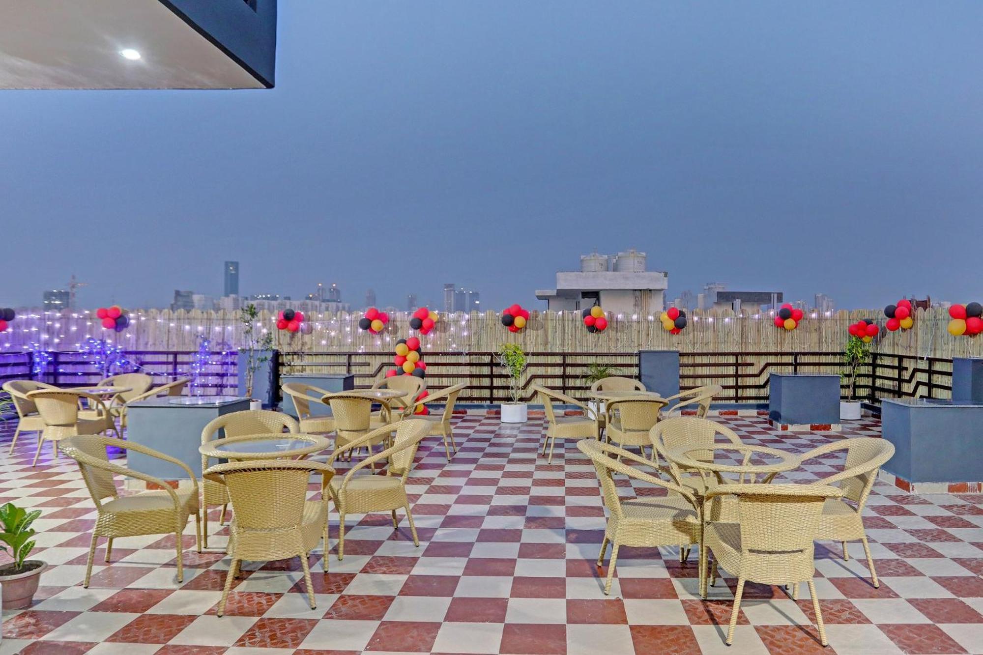 Hotel Super Townhouse Cloud Bay, Near Genpact, Sector-69, Gurgaon