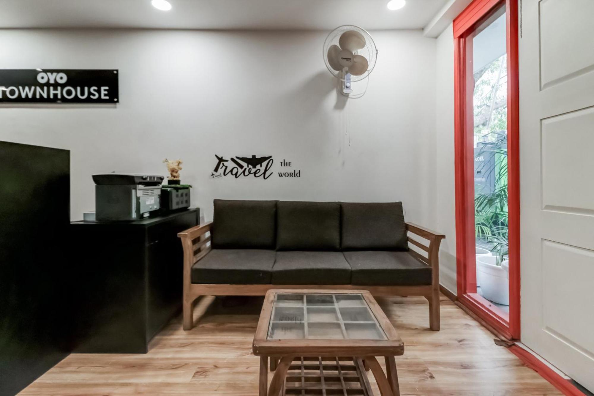Townhouse South 2 Sector 49 Hotel