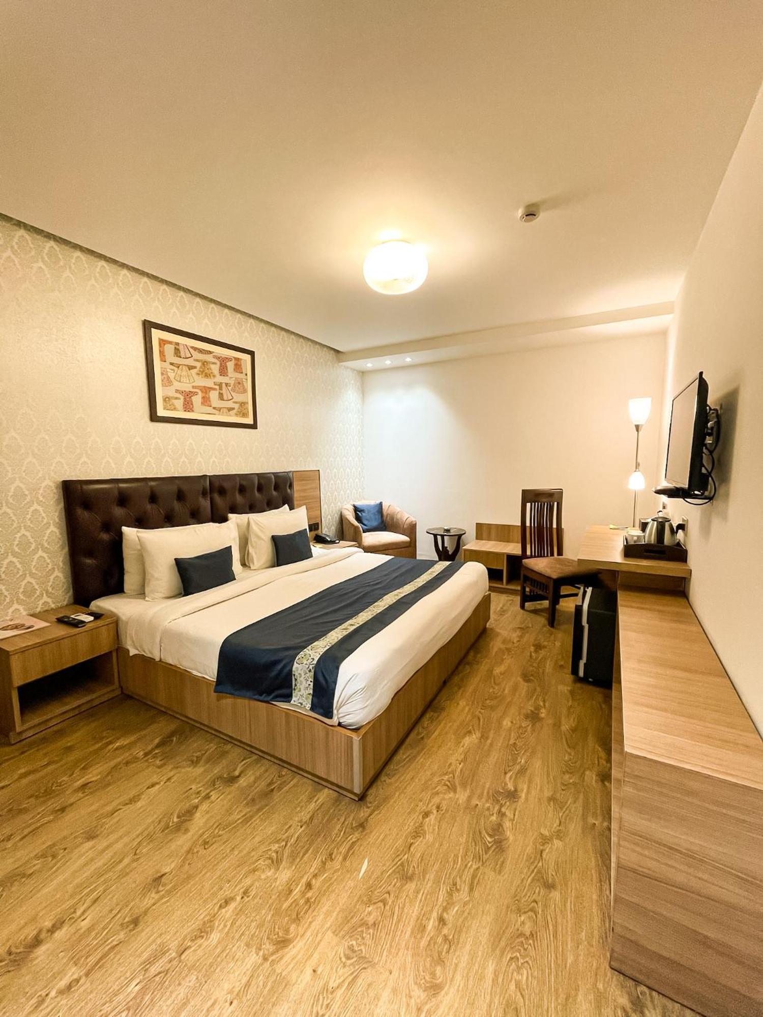 91 Huda Centre Hotel 3*