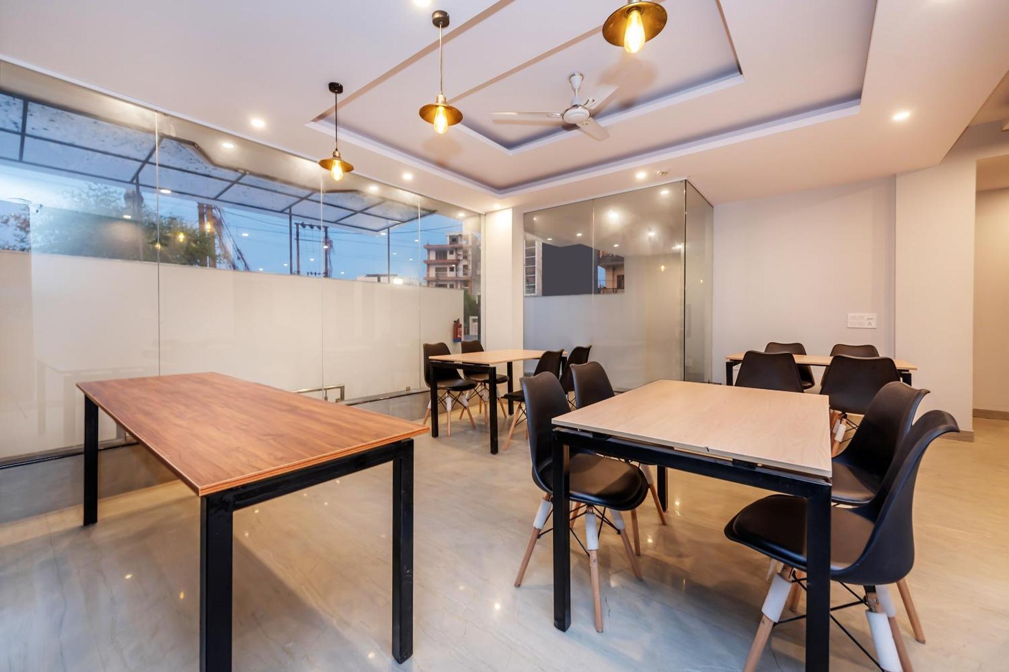 O Earth Near Bestech Central Square Mall 3* Gurgaon