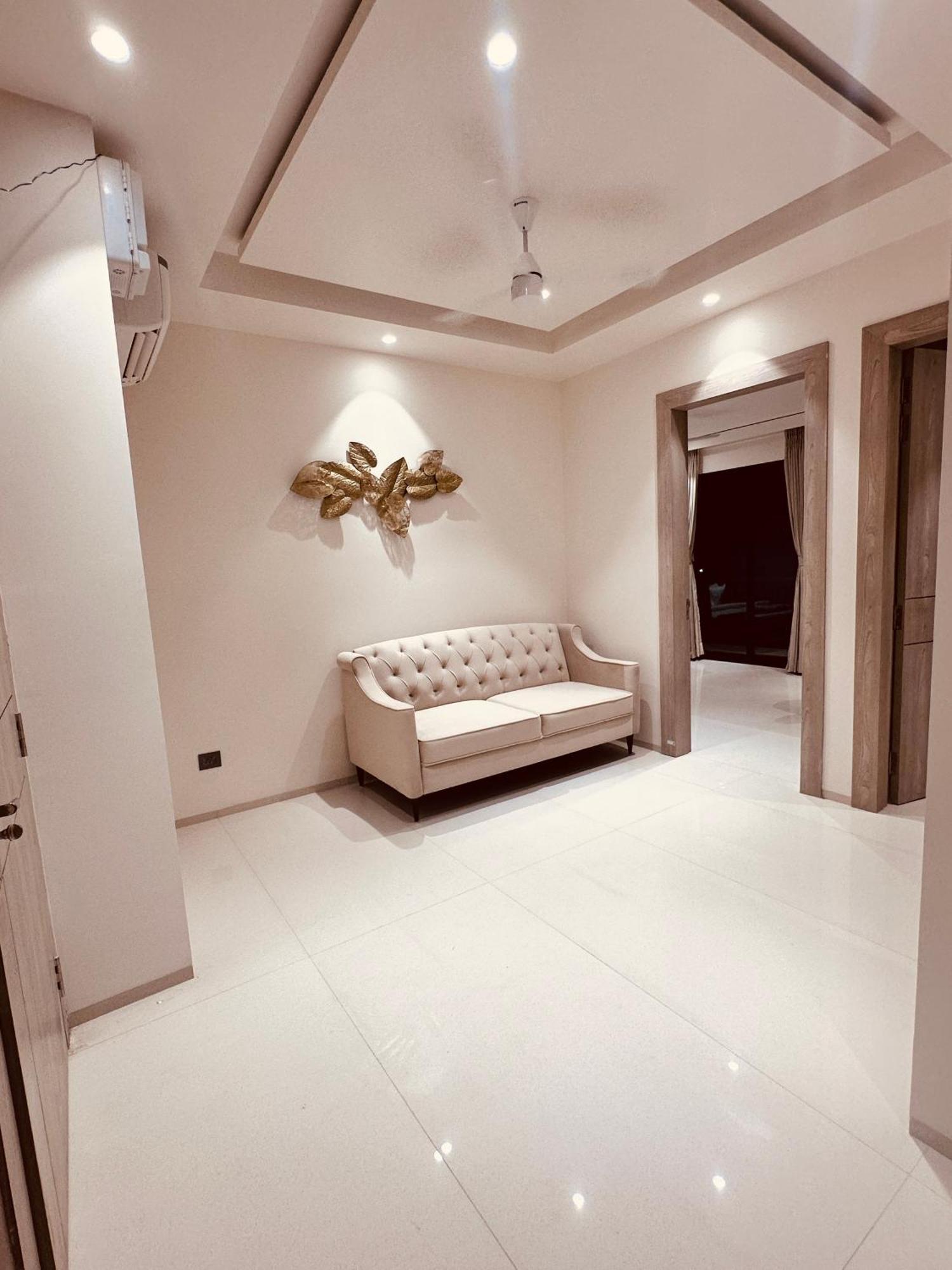 The Lodgers 2 Bhk Serviced Near Artemis Hospital Sector 57 - Nearest Metro Station Sector 54 Chowk Aparthotel *