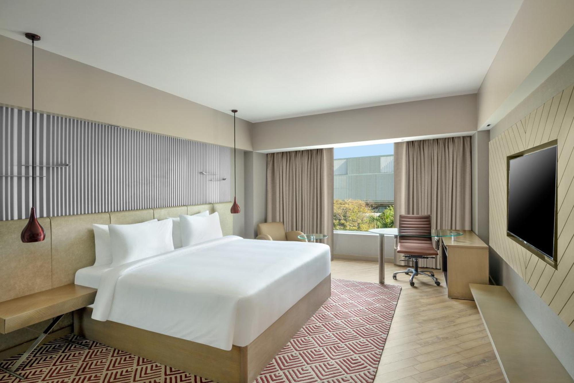 Hotel Radisson Sector 29 Gurugram 5*