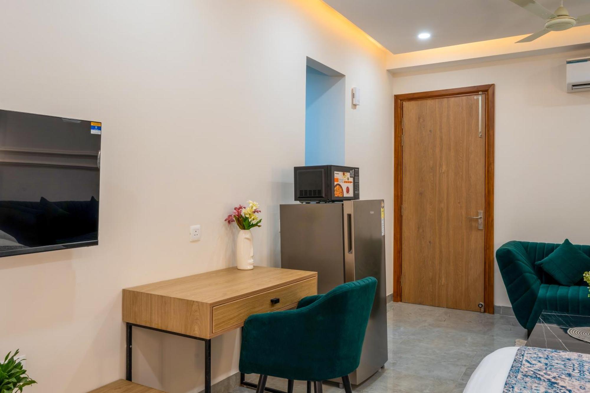 Elegent On Golf Course Road @ Sterling Apartment Gurgaon