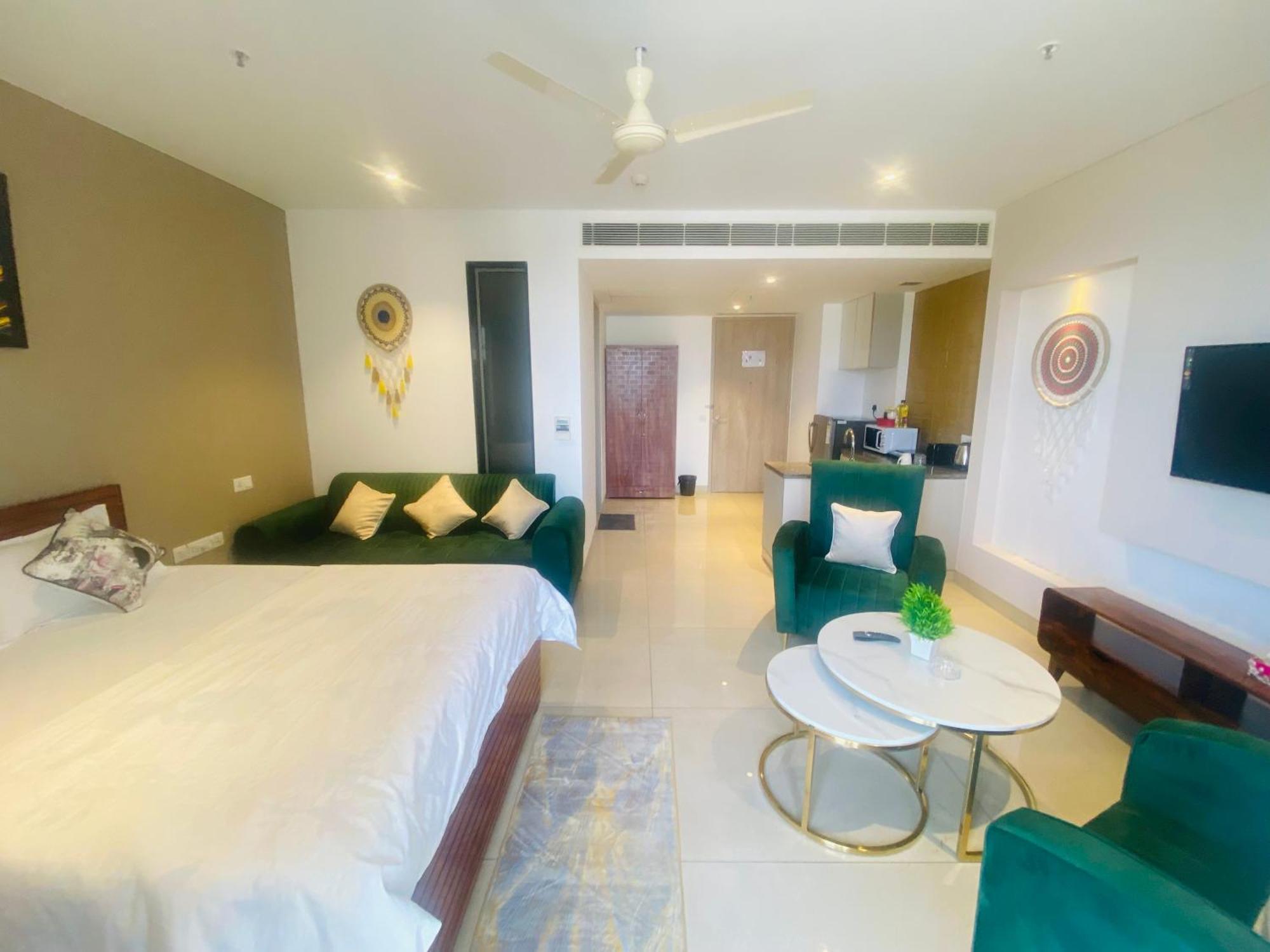 Apartment Luxury Studio With Garden Patio By Tulip Homes *