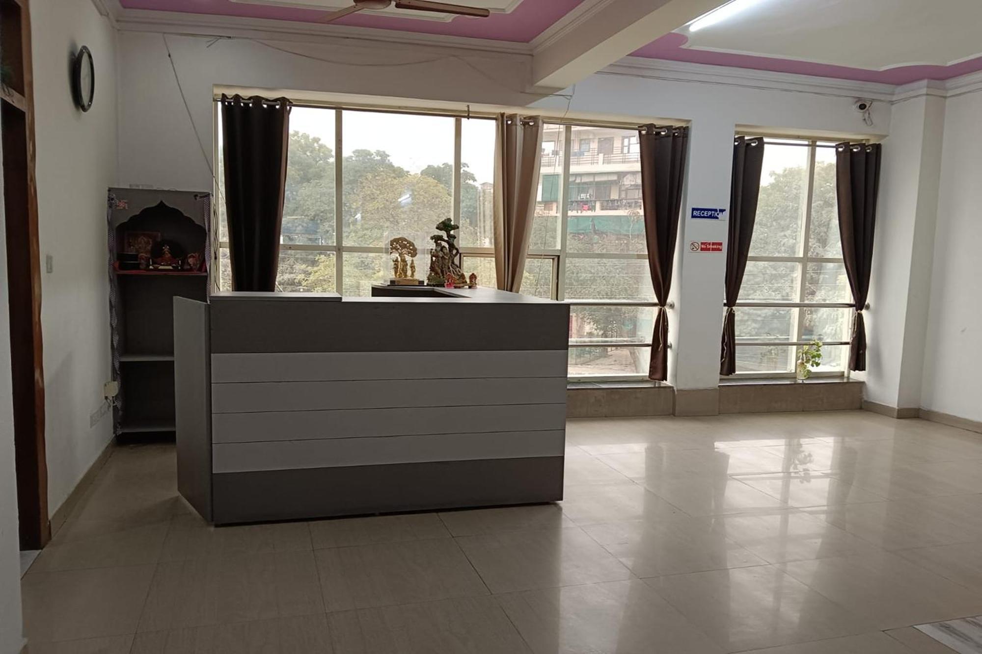 Hotel Divine 3*