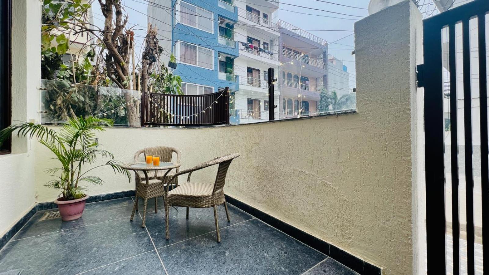Apartment Bluo Modern 1bhk - Dlf Galleria Gurgaon