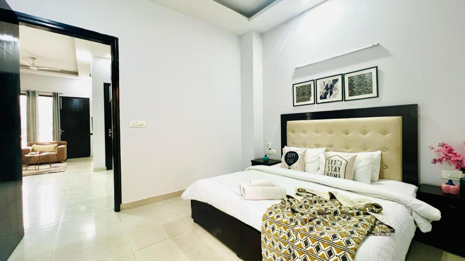 Bluo Modern 1bhk - Dlf Galleria Gurgaon