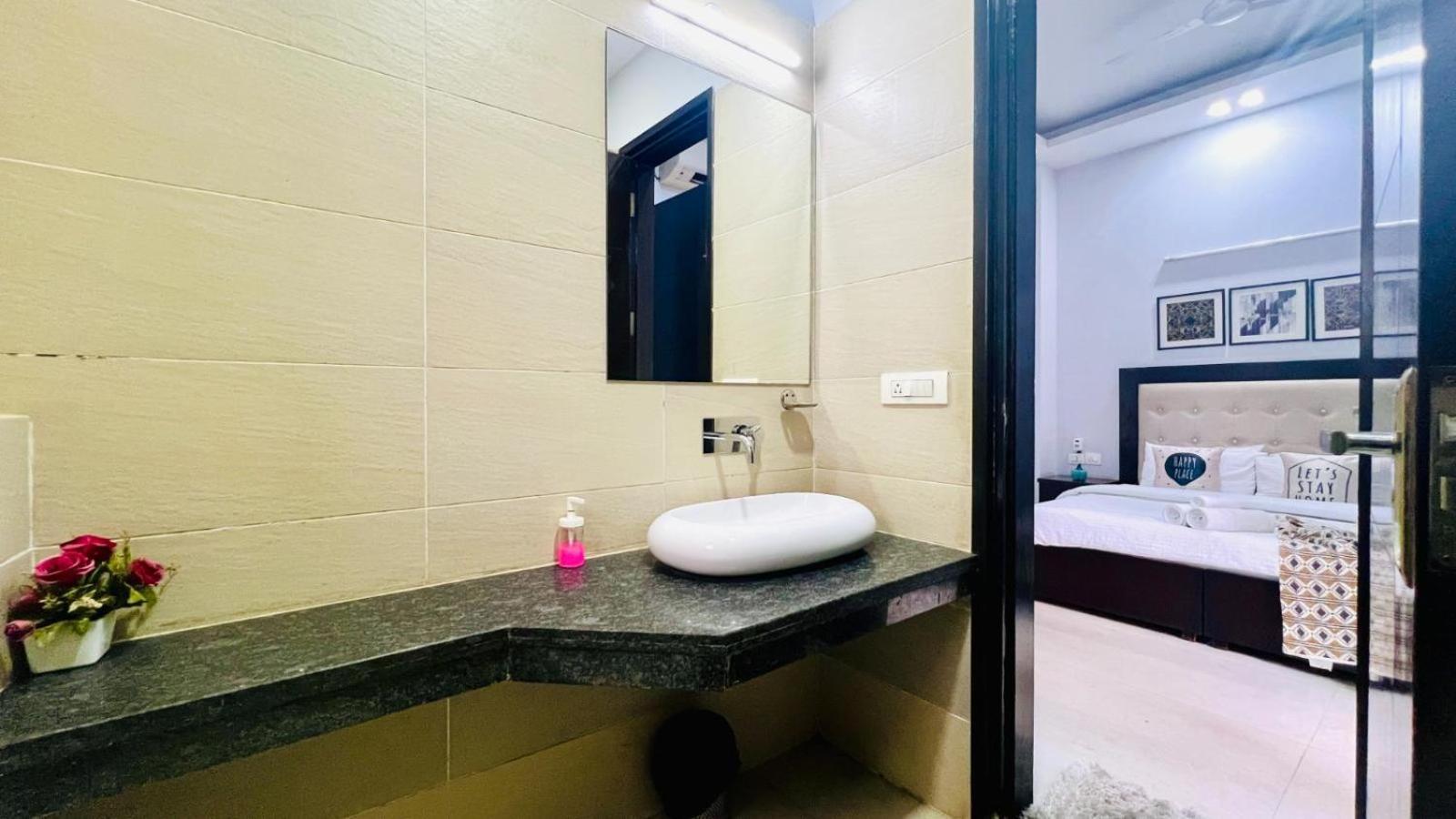 Bluo Modern 1bhk - Dlf Galleria Gurgaon