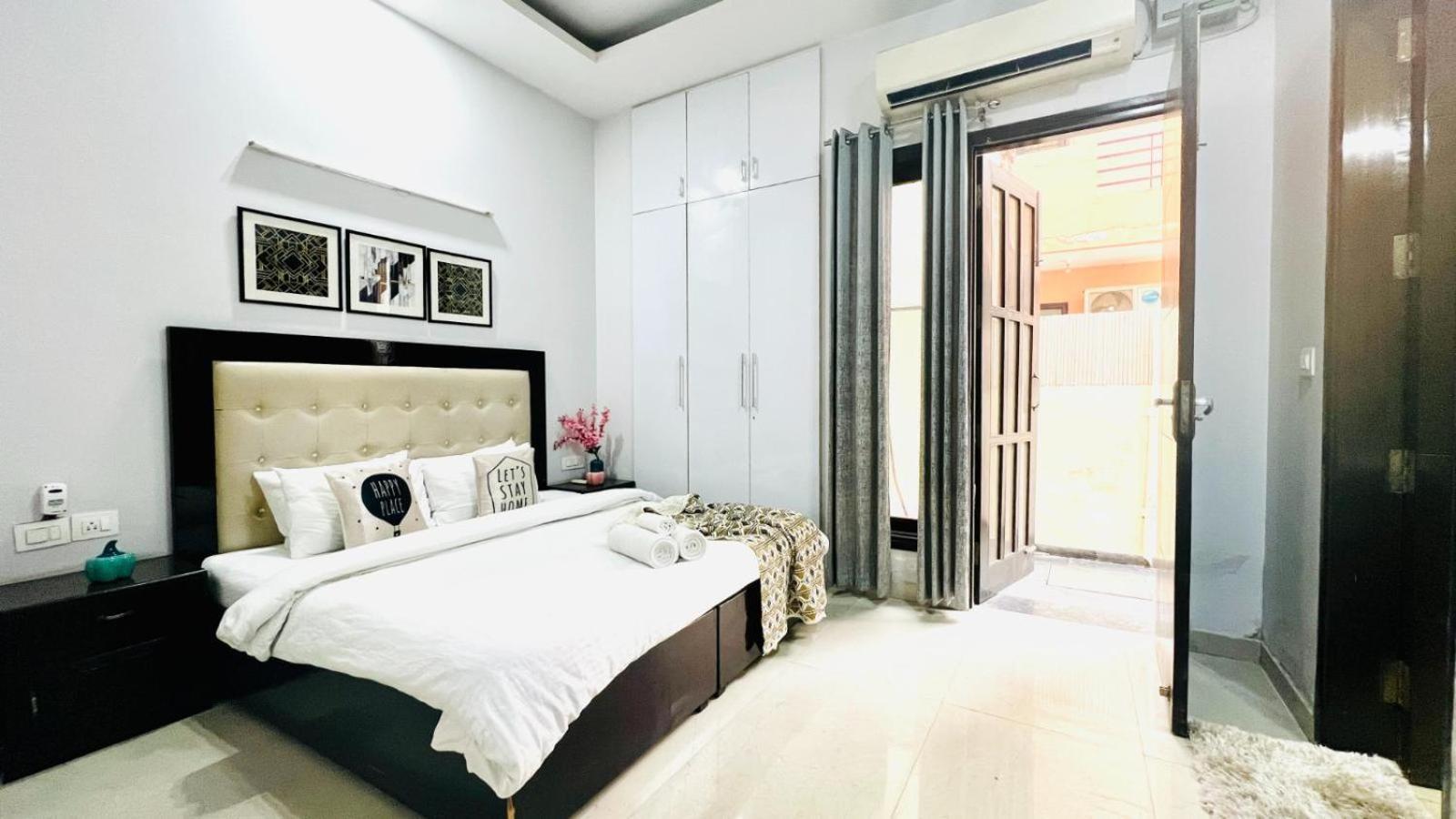 Bluo Modern 1bhk - Dlf Galleria Apartment