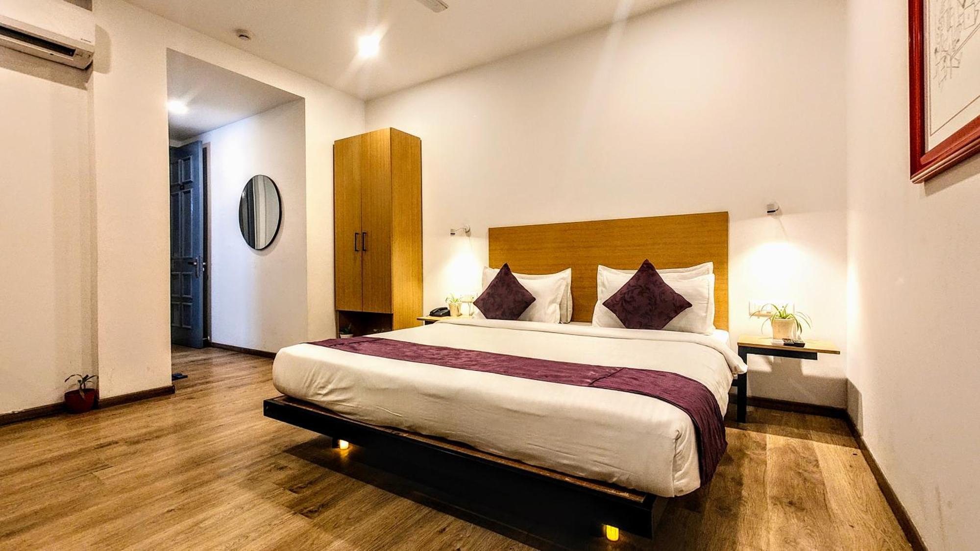 Hotel Mavens White Artemis Hospital Road Sector 52 Gurgaon