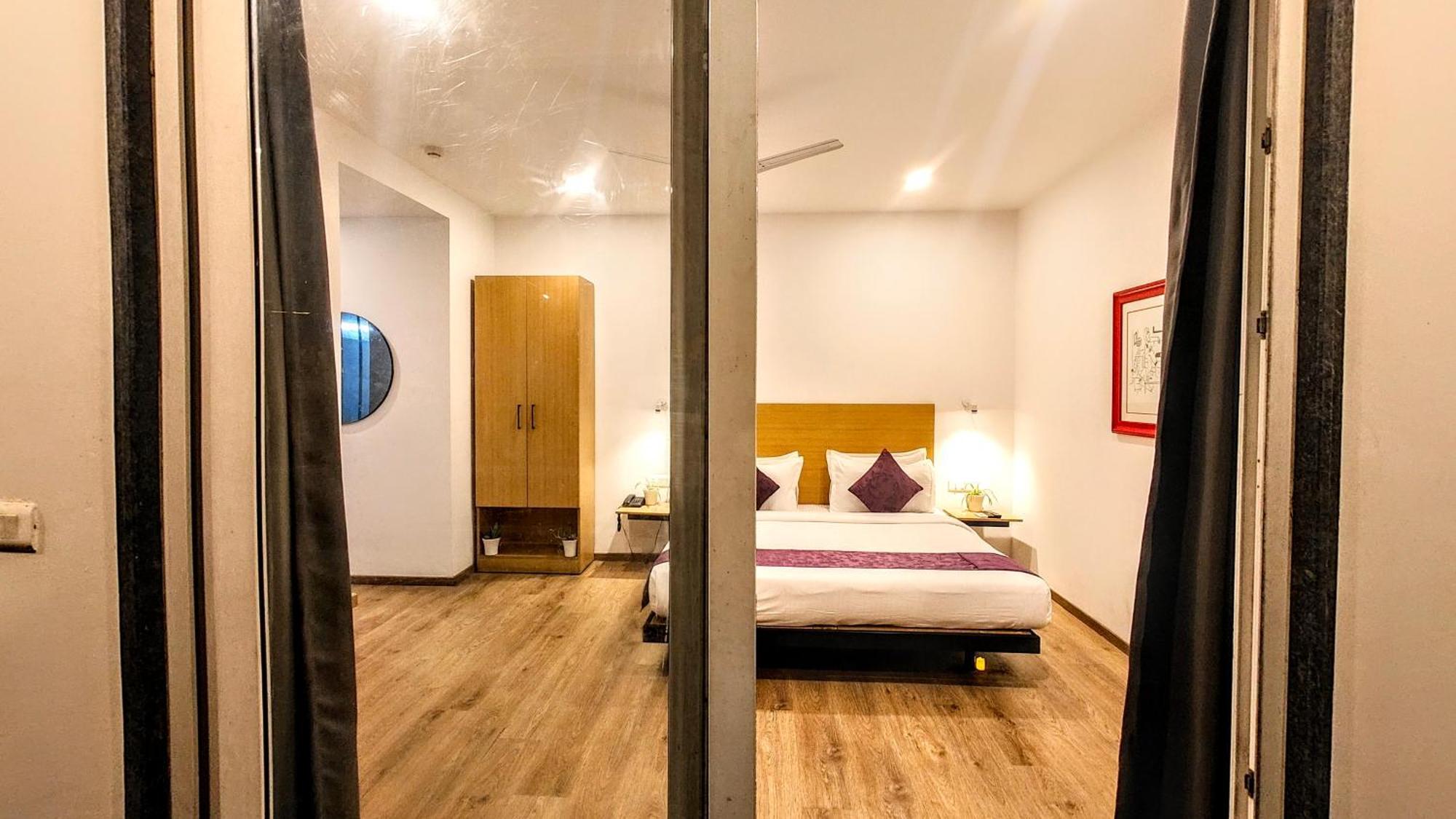 Mavens White Artemis Hospital Road Sector 52 Hotel 3*