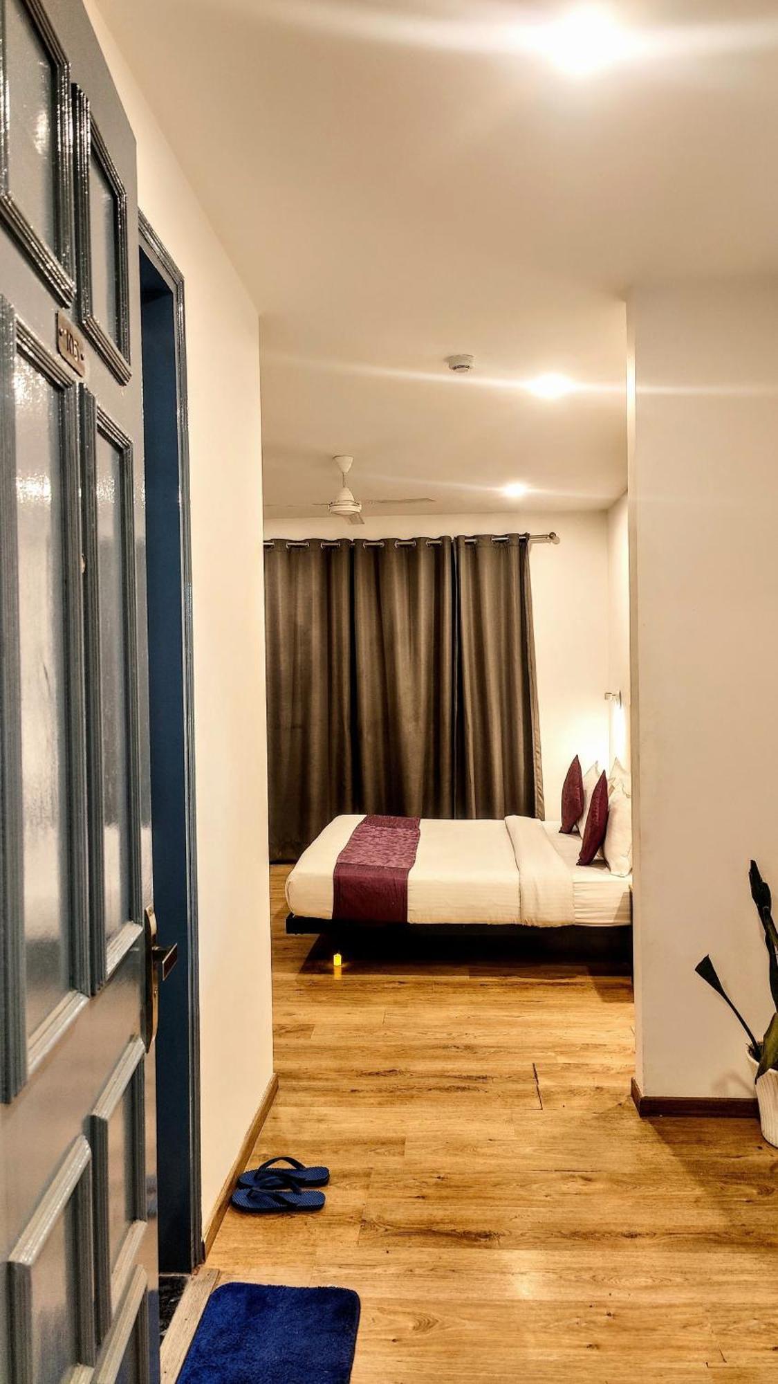 Mavens White Artemis Hospital Road Sector 52 3*