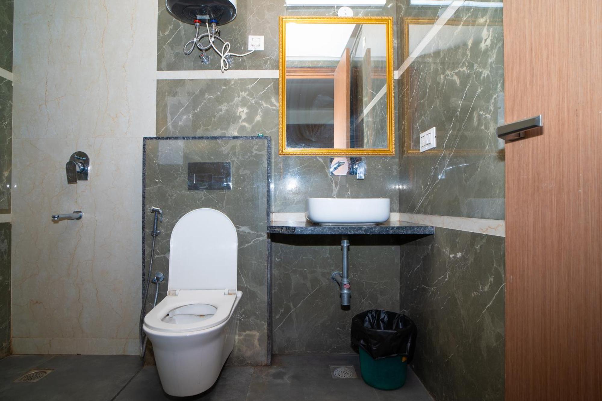 Aster Sec-39 I Fully Furnished 2bhk Apartment *