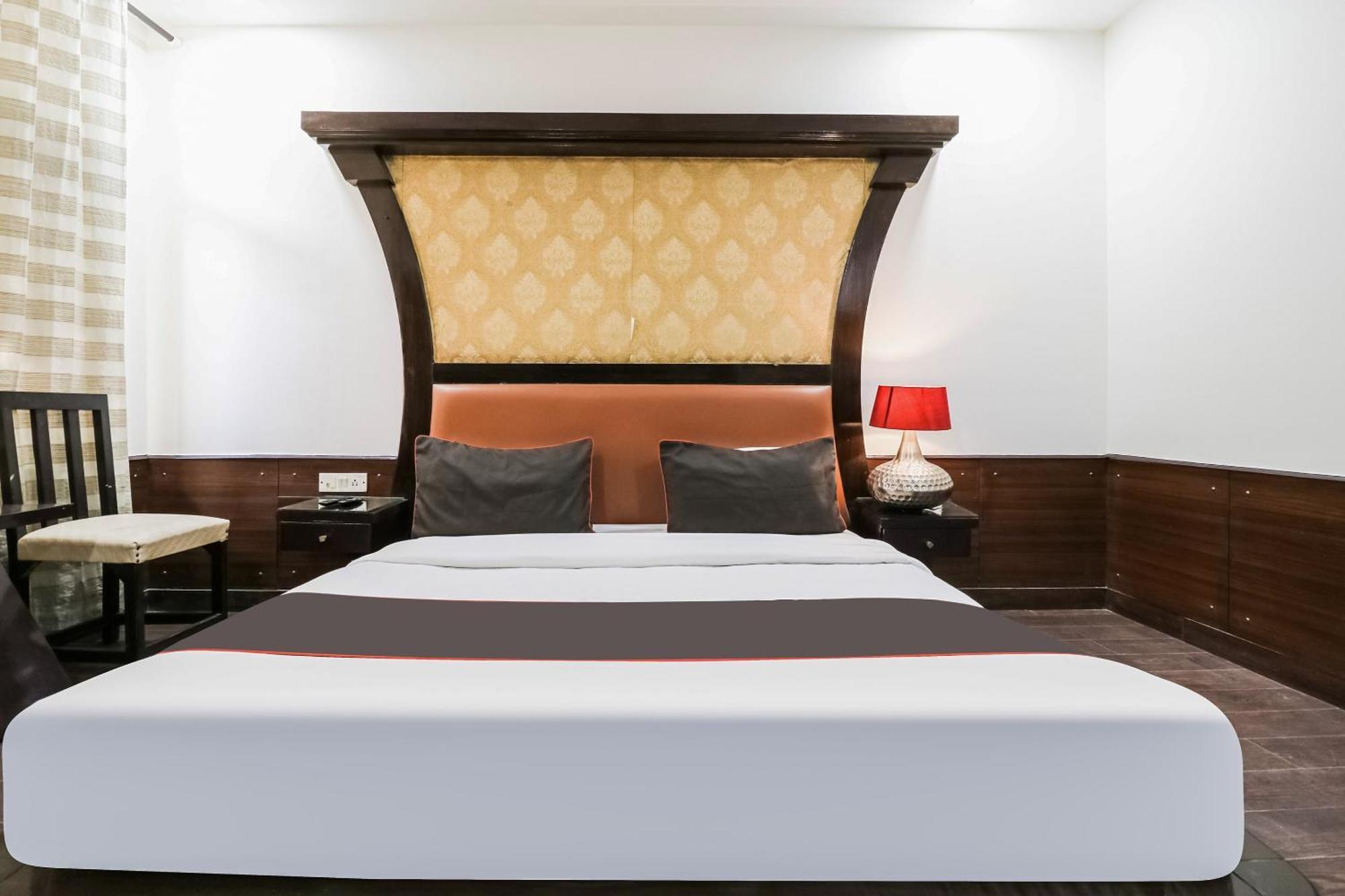 Hotel Collection O Radiant Gurgaon