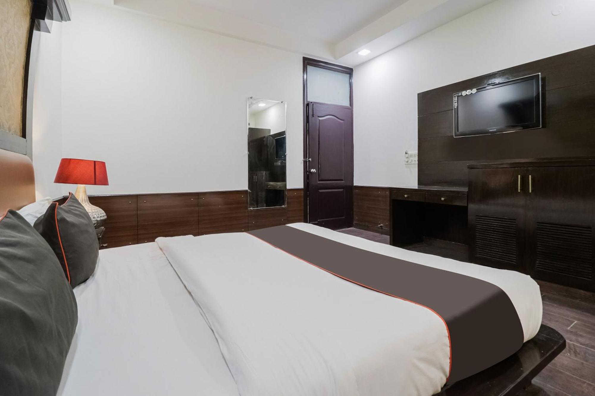 Hotel Collection O Radiant 4*