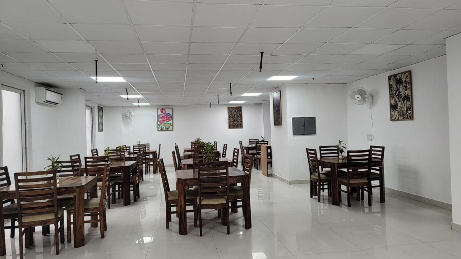 Saltstayz Premier - Golf Course Extension Road Gurgaon