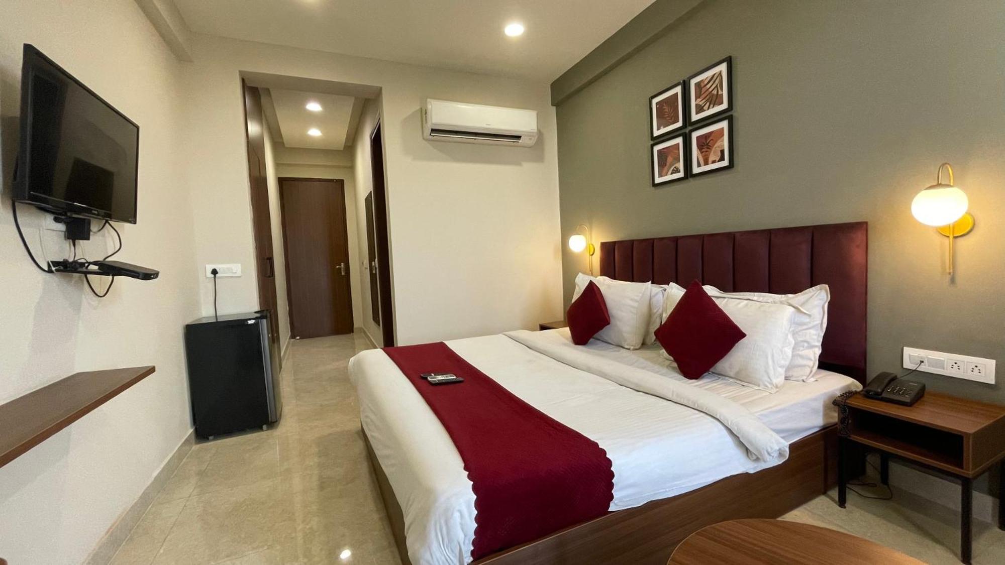 Saltstayz Studio - Near Artemis & Medanta Hospital Apartment *