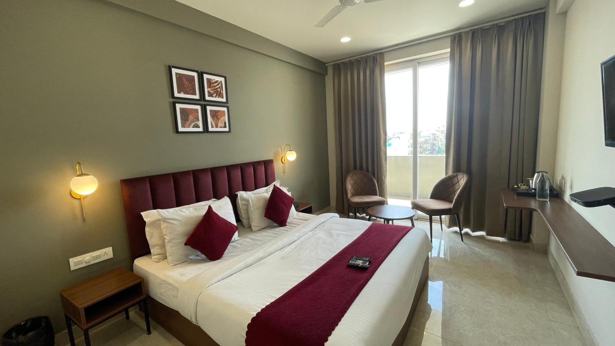 Saltstayz Studio - Near Artemis & Medanta Hospital *
