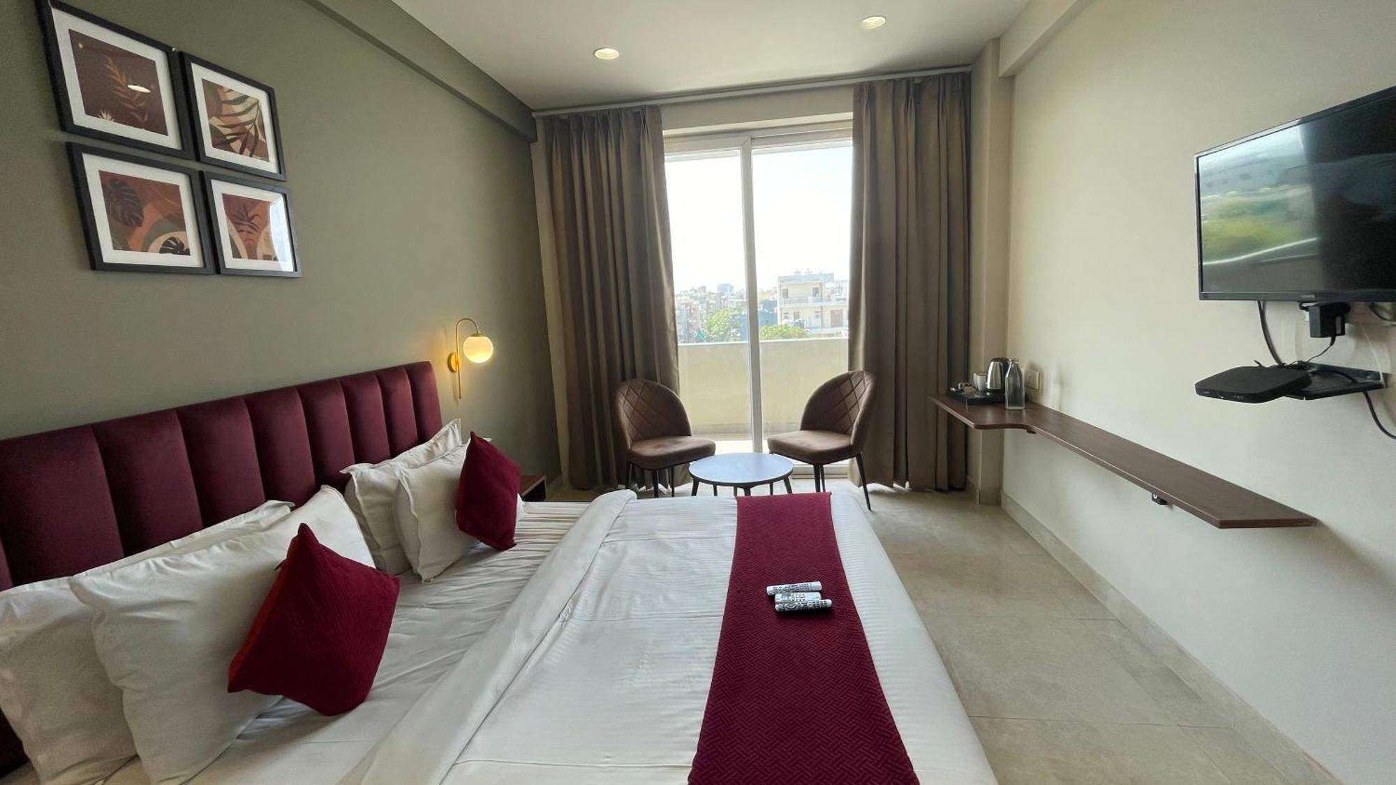 Saltstayz Studio - Near Artemis & Medanta Hospital Apartment *