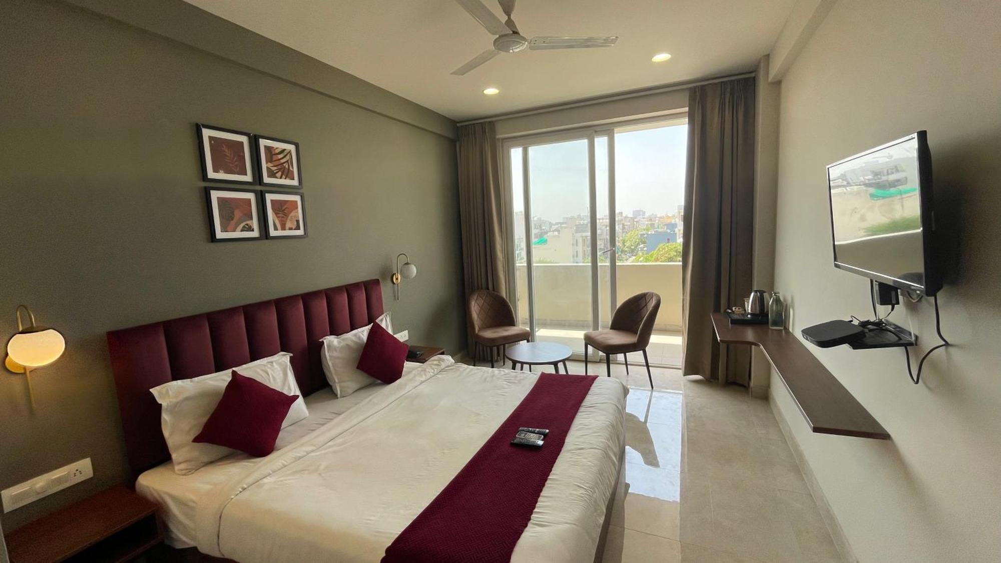 Saltstayz Studio - Near Artemis & Medanta Hospital *