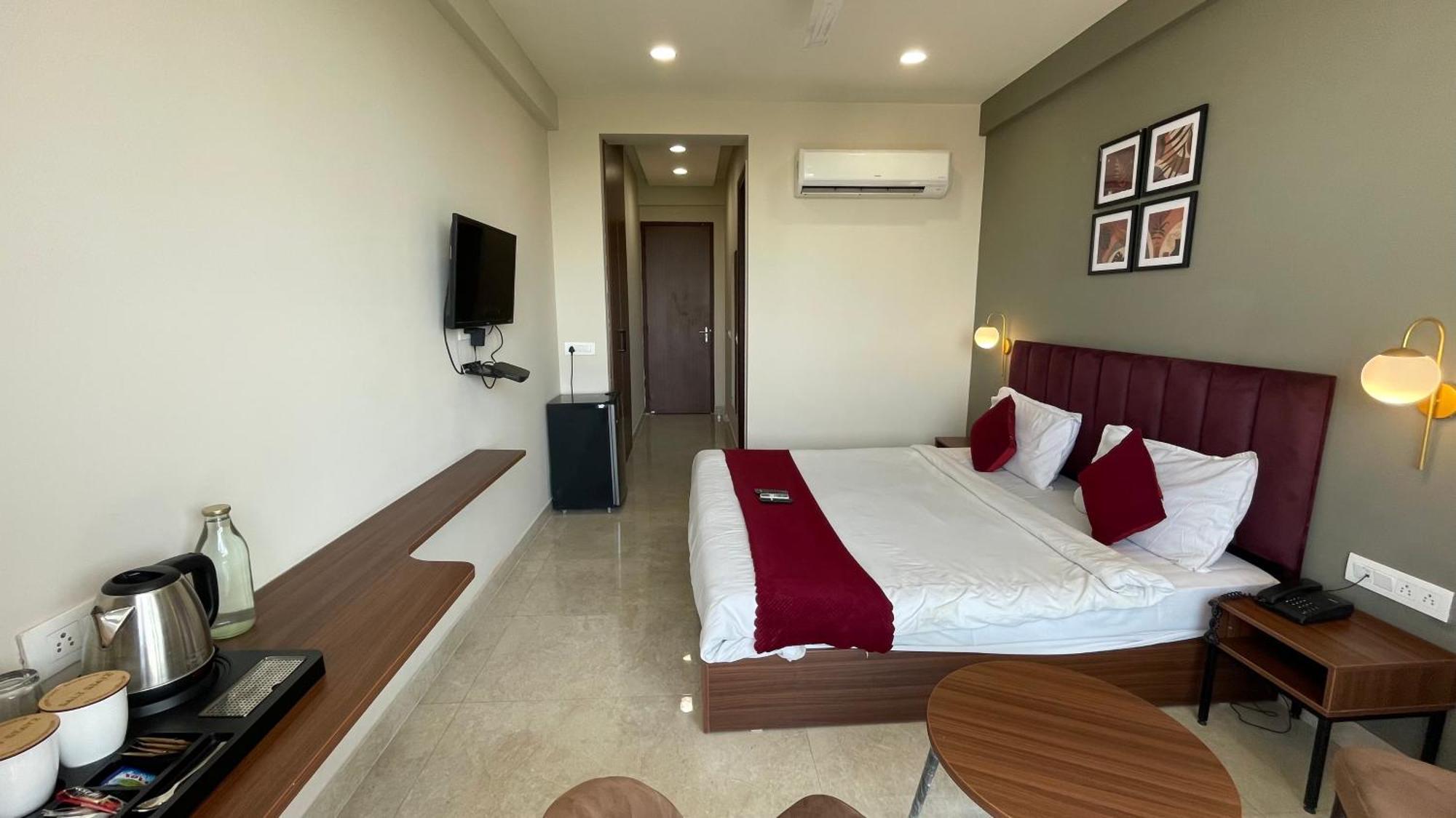 Saltstayz Studio - Near Artemis & Medanta Hospital *