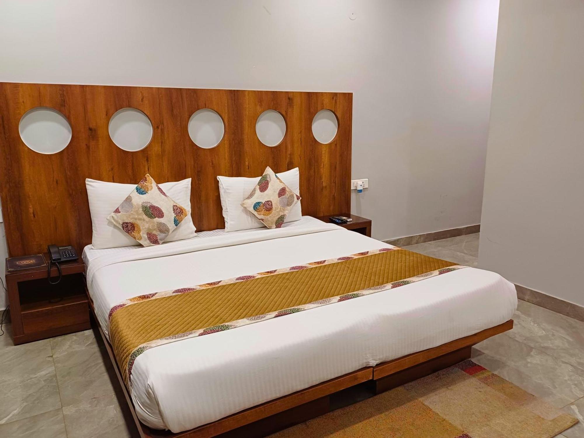 Cymbal -sector 31 3* Gurgaon