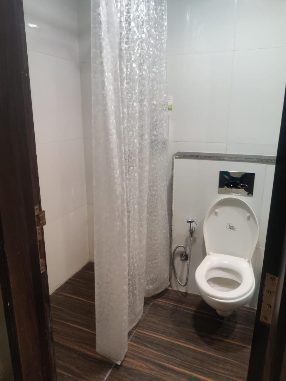 Saltstayz Luxe Executive Studio Apartment- Golf Course Extension Road *