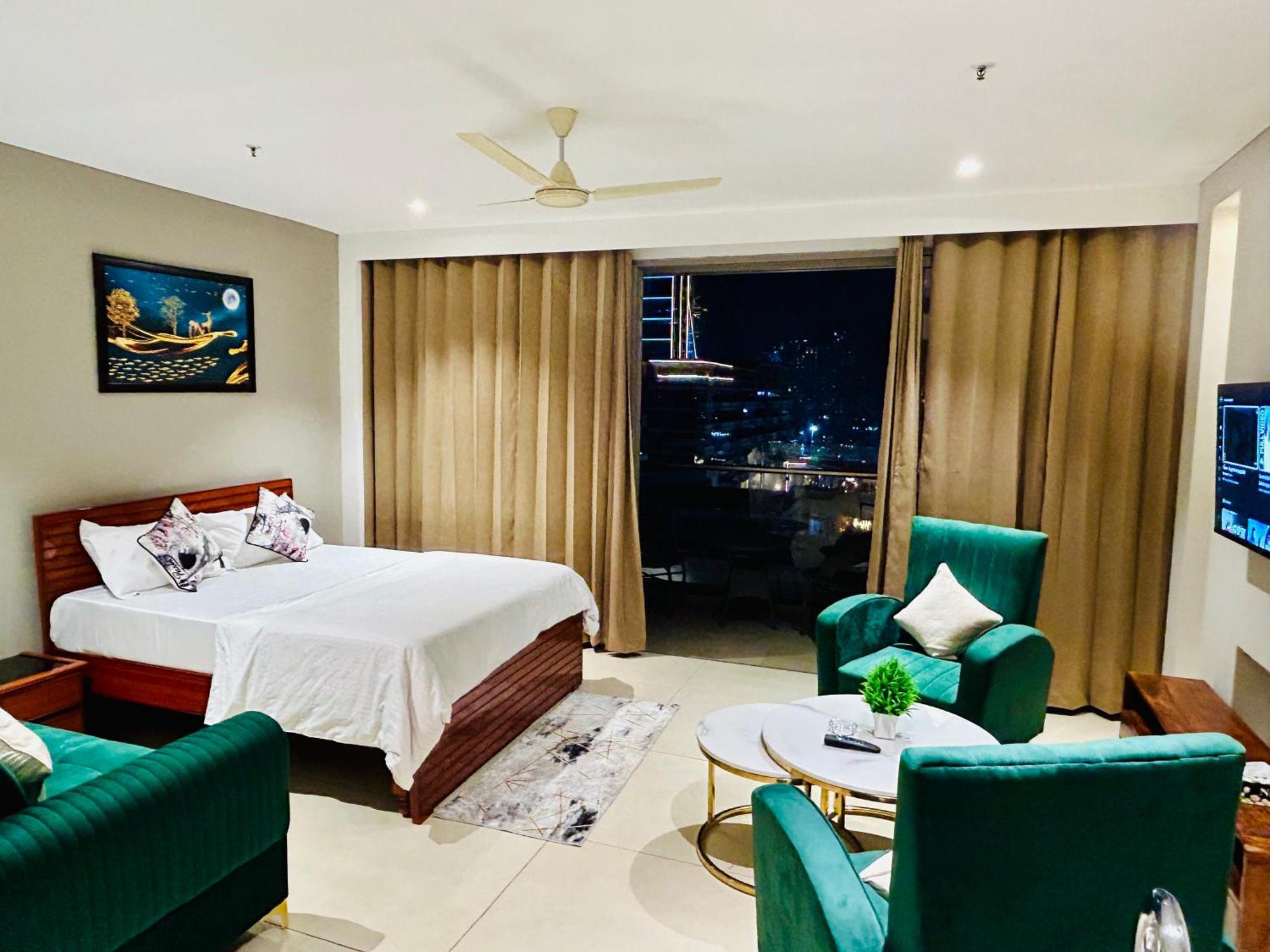 Luxury Studio With Garden Patio By Tulip Homes Apartment