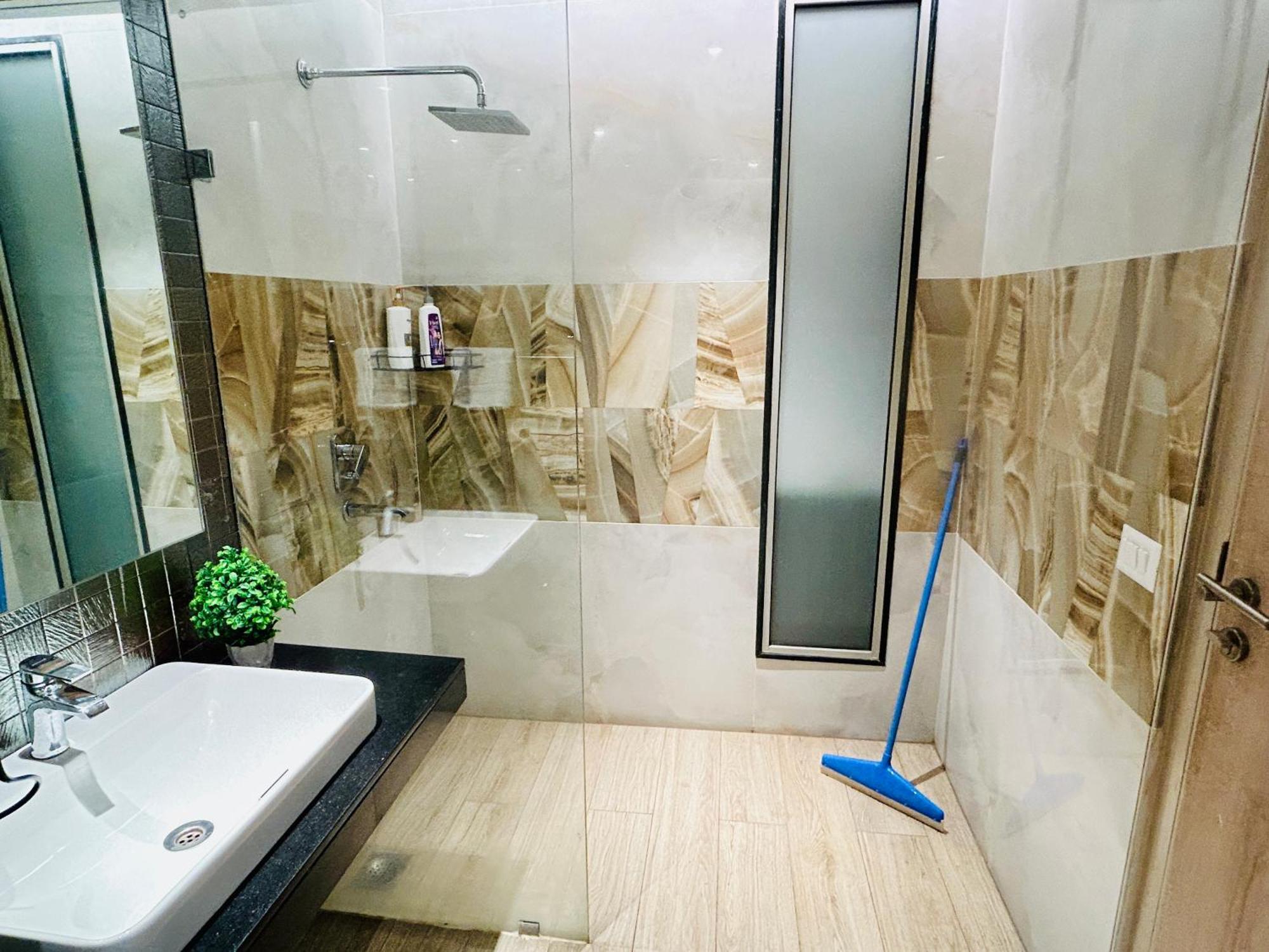 Luxury Studio With Garden Patio By Tulip Homes Apartment