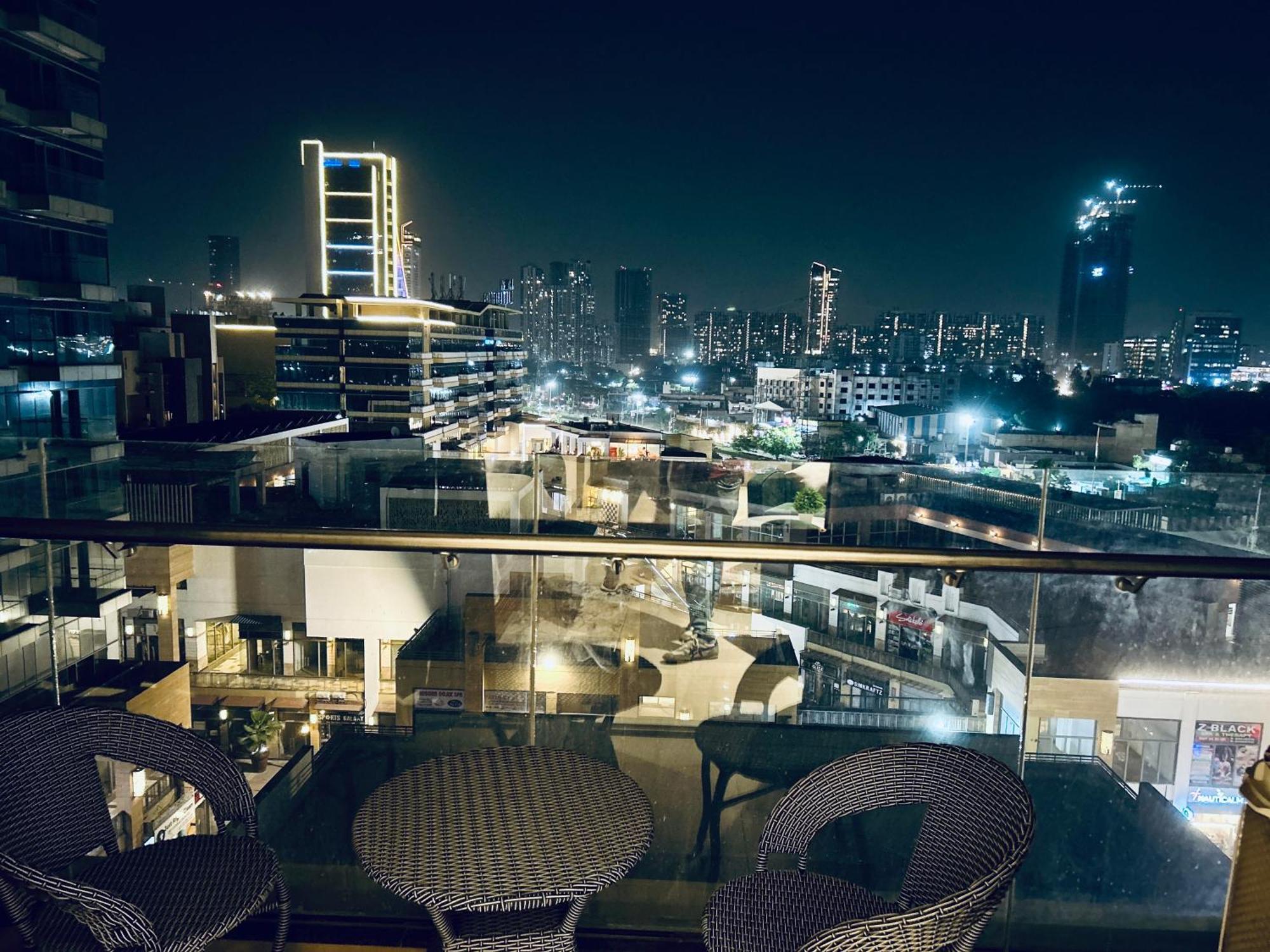 Luxury Studio With Garden Patio By Tulip Homes *