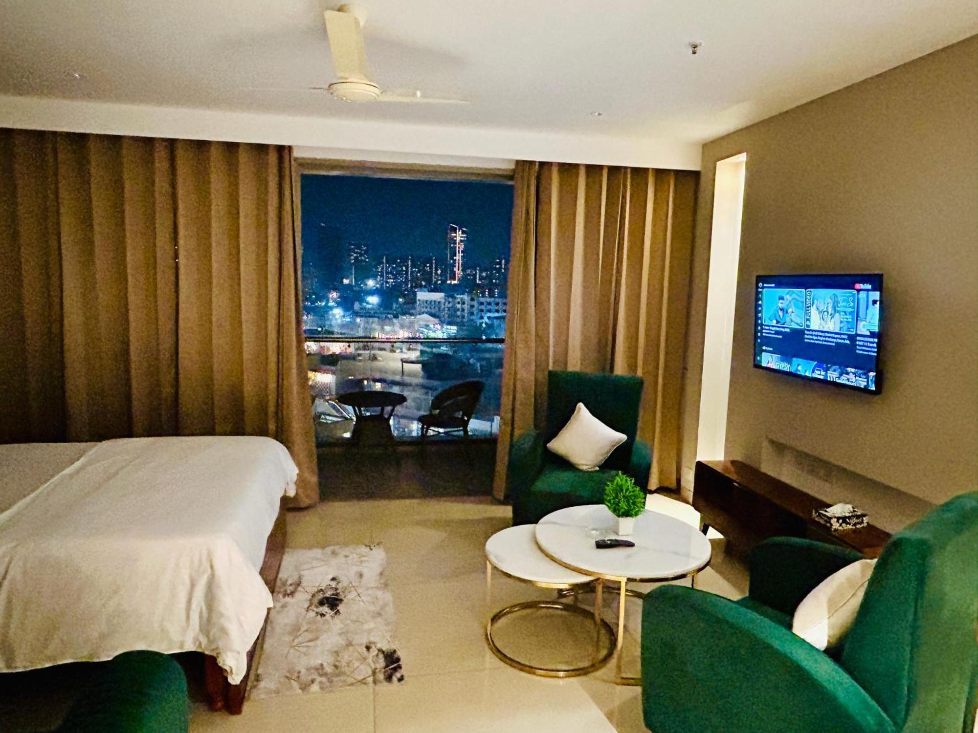 Luxury Studio With Garden Patio By Tulip Homes *