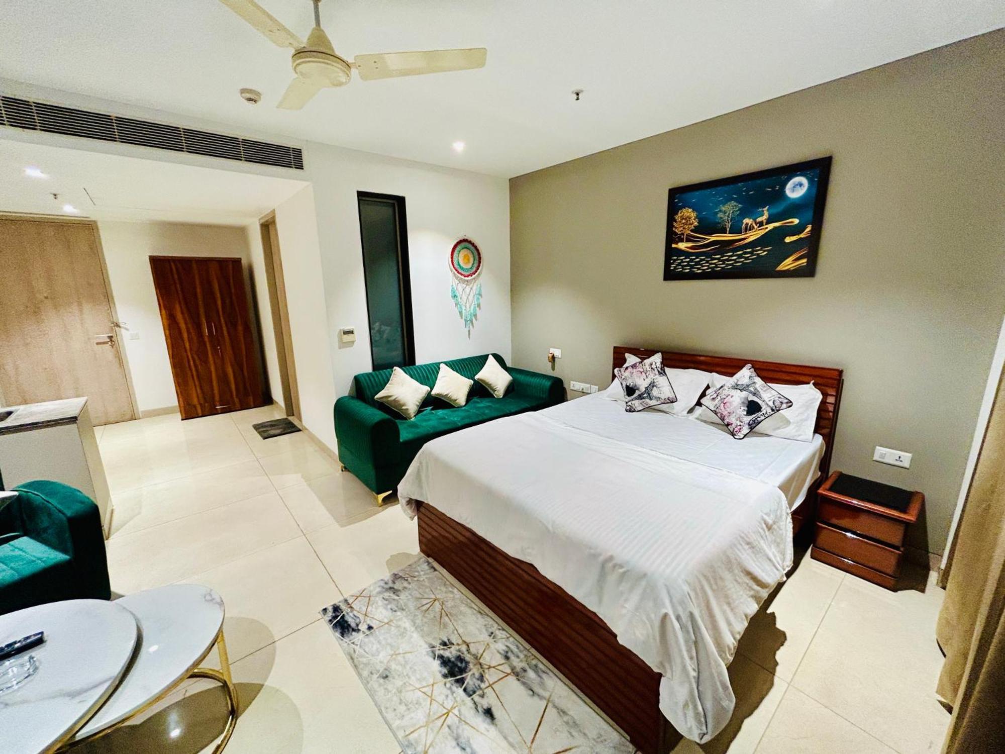 Apartment Luxury Studio With Garden Patio By Tulip Homes *