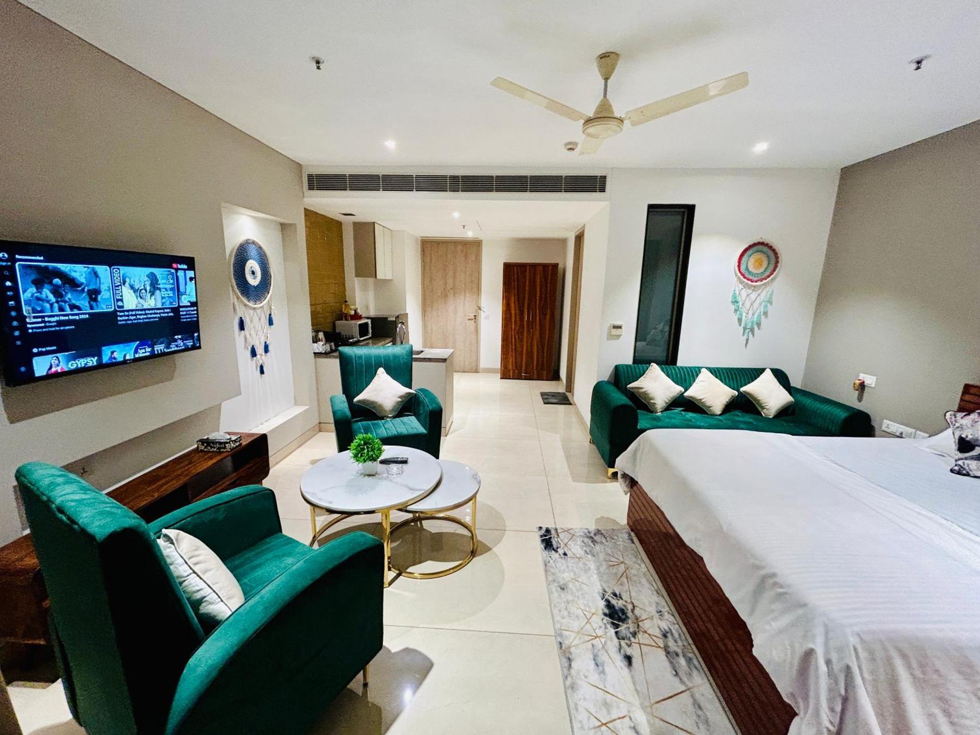 Apartment Luxury Studio With Garden Patio By Tulip Homes *
