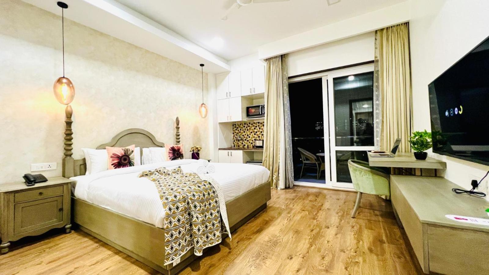 Bluo Luxury - Medicity - Balcony, Tub, Gym Tt Gurgaon
