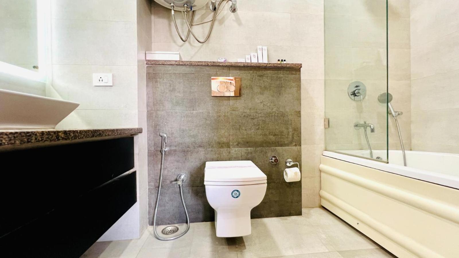 Bluo Luxury - Medicity - Balcony, Tub, Gym Tt