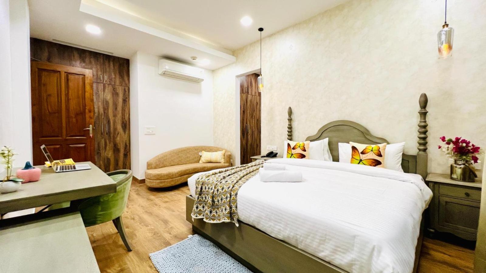 Bluo Luxury - Medicity - Balcony, Tub, Gym Tt * Gurgaon