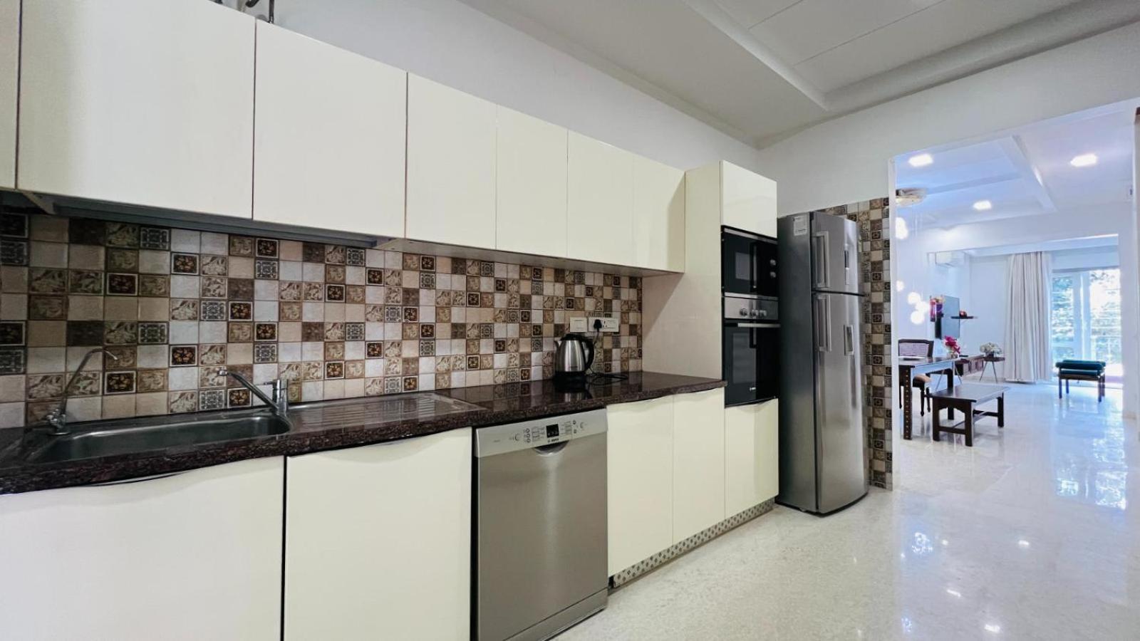 Bluo Luxury - Medicity - Balcony, Tub, Gym Tt * Gurgaon