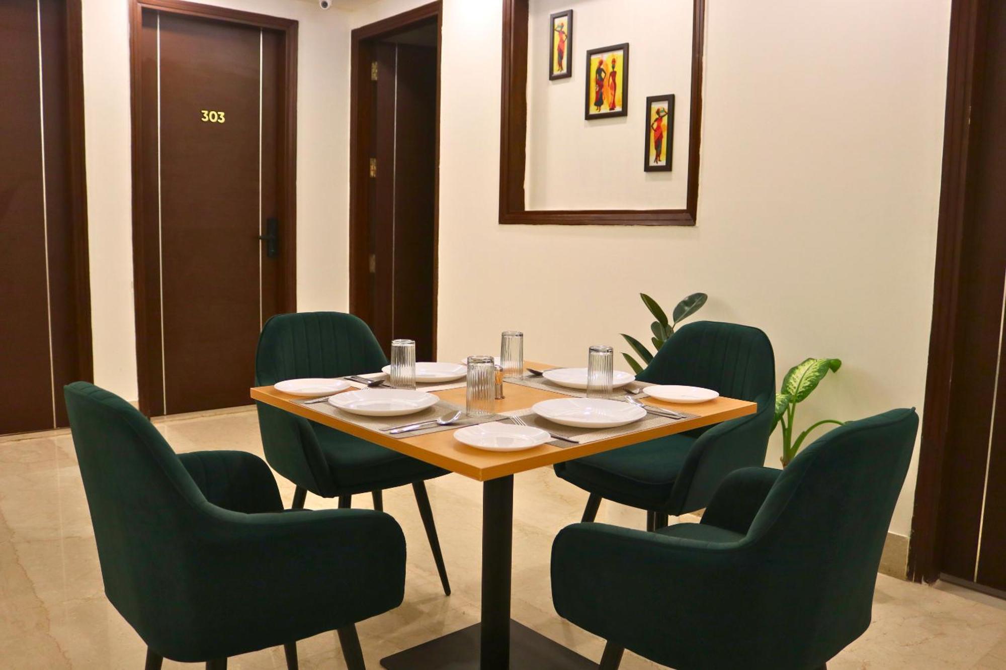 Hotel Ava And Corporate Golf Course Road, 3*