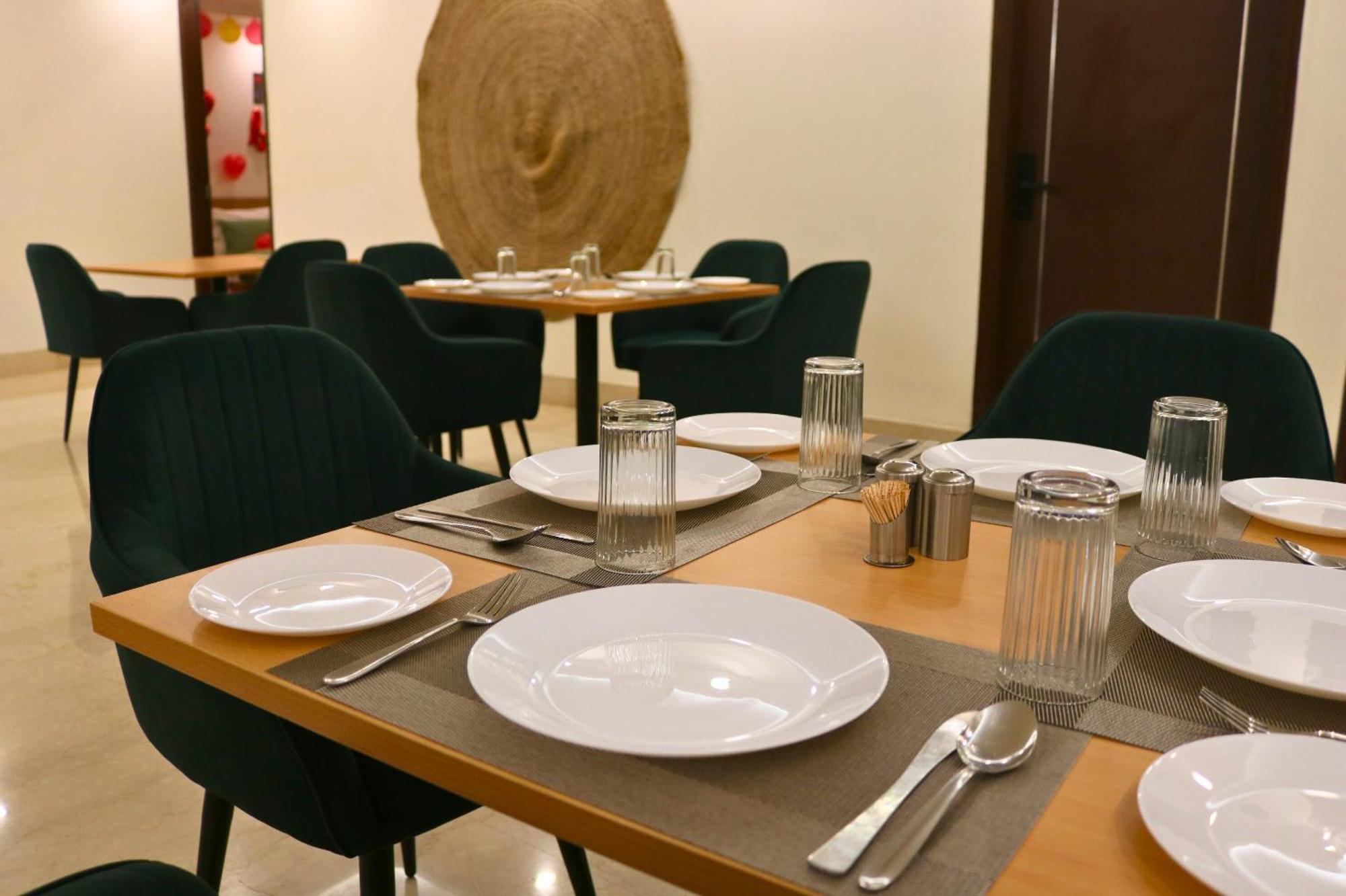 Ava And Corporate Golf Course Road, Hotel 3*