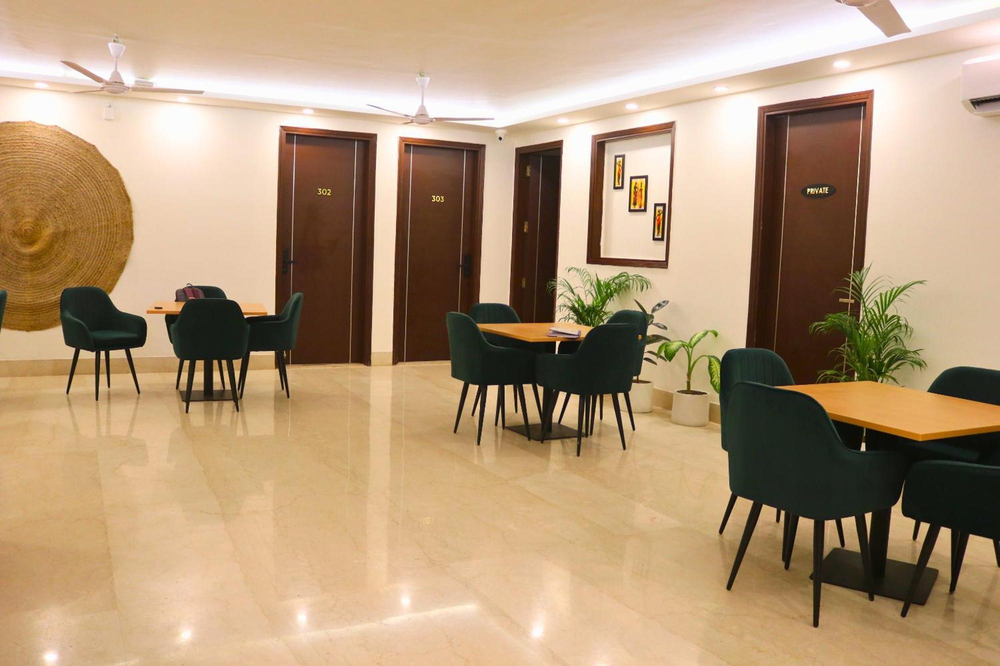 Ava And Corporate Golf Course Road, Hotel 3*